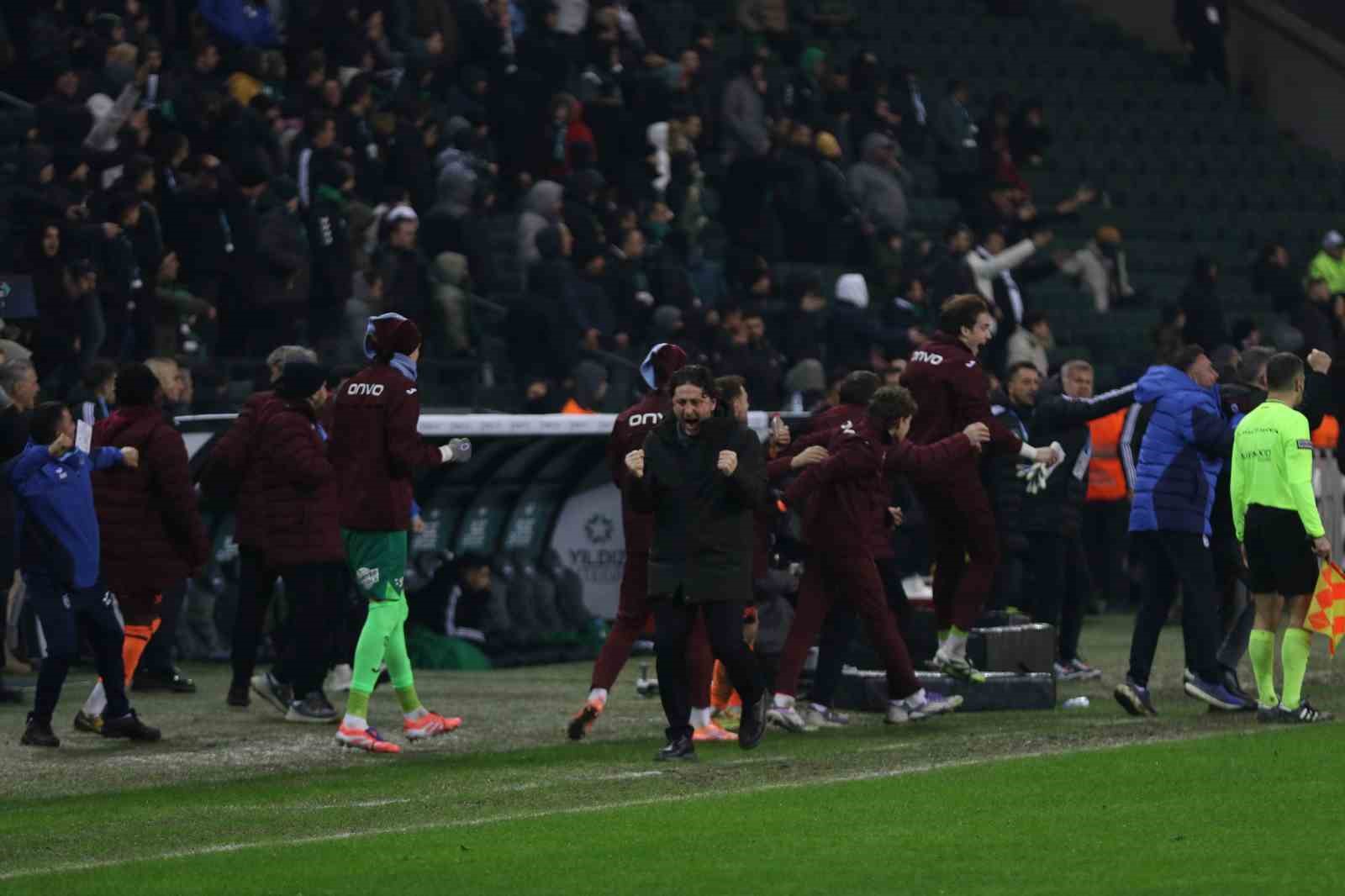 Trendyol Süper Lig: Kocaelispor: 1 - Trabzonspor: 2 (Maç sonucu)
