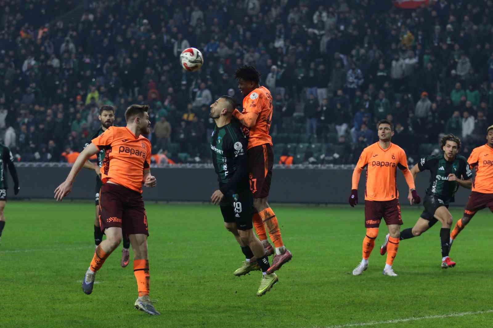 Trendyol Süper Lig: Kocaelispor: 1 - Trabzonspor: 2 (Maç sonucu)
