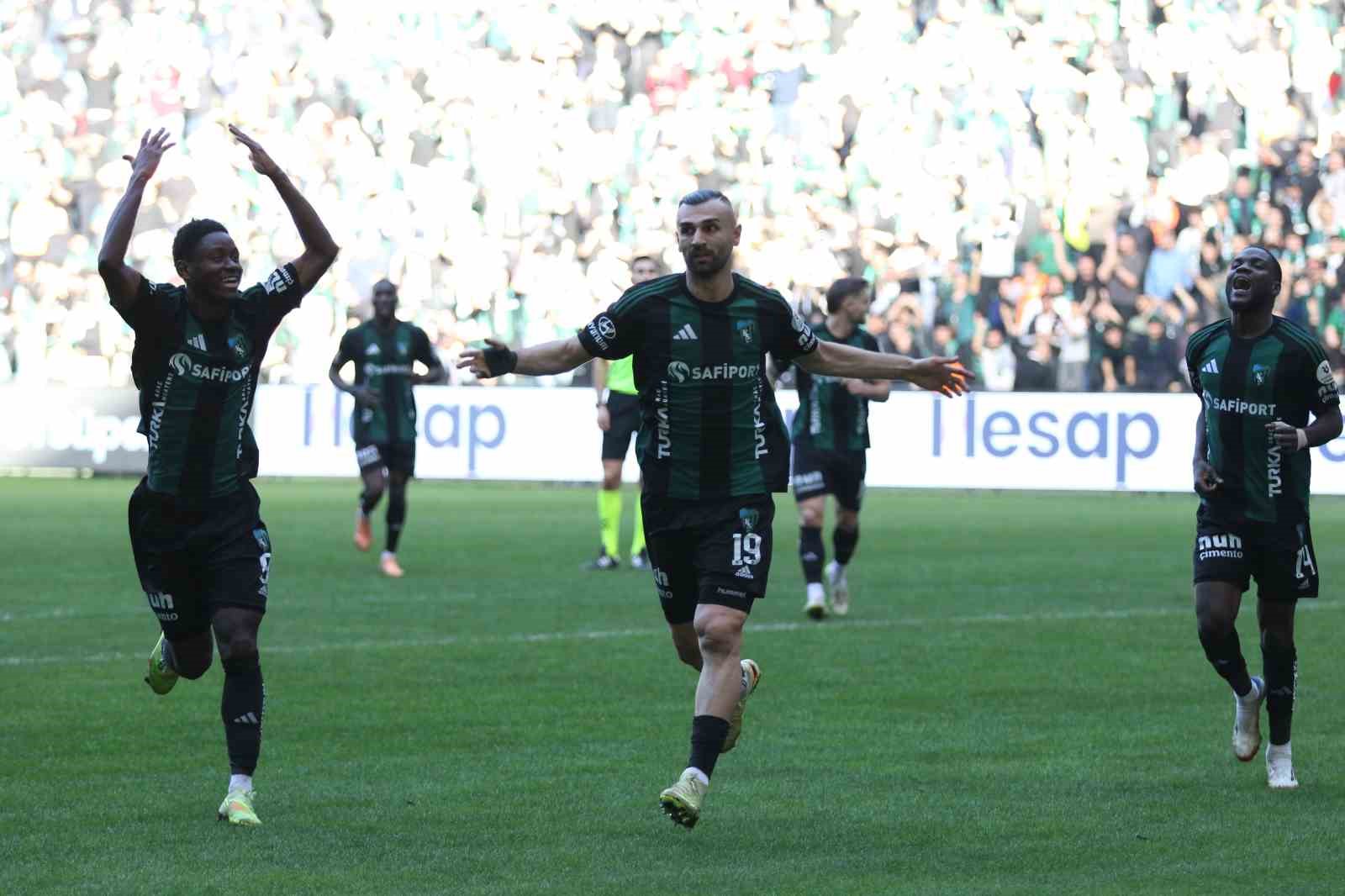 Trendyol Süper Lig: Kocaelispor: 3 - Gaziantep FK: 0 (Maç sonucu)
Trendyol Süper Lig: Kocaelispor: 3 - Gaziantep FK: 0 (Maç sonucu)