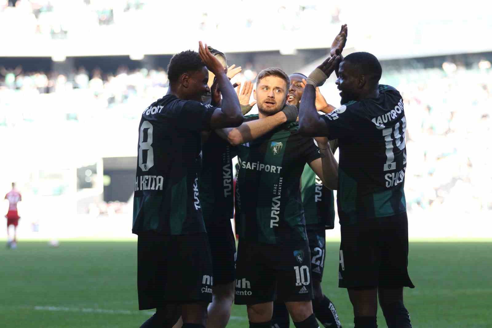 Trendyol Süper Lig: Kocaelispor: 3 - Gaziantep FK: 0 (Maç sonucu)
Trendyol Süper Lig: Kocaelispor: 3 - Gaziantep FK: 0 (Maç sonucu)