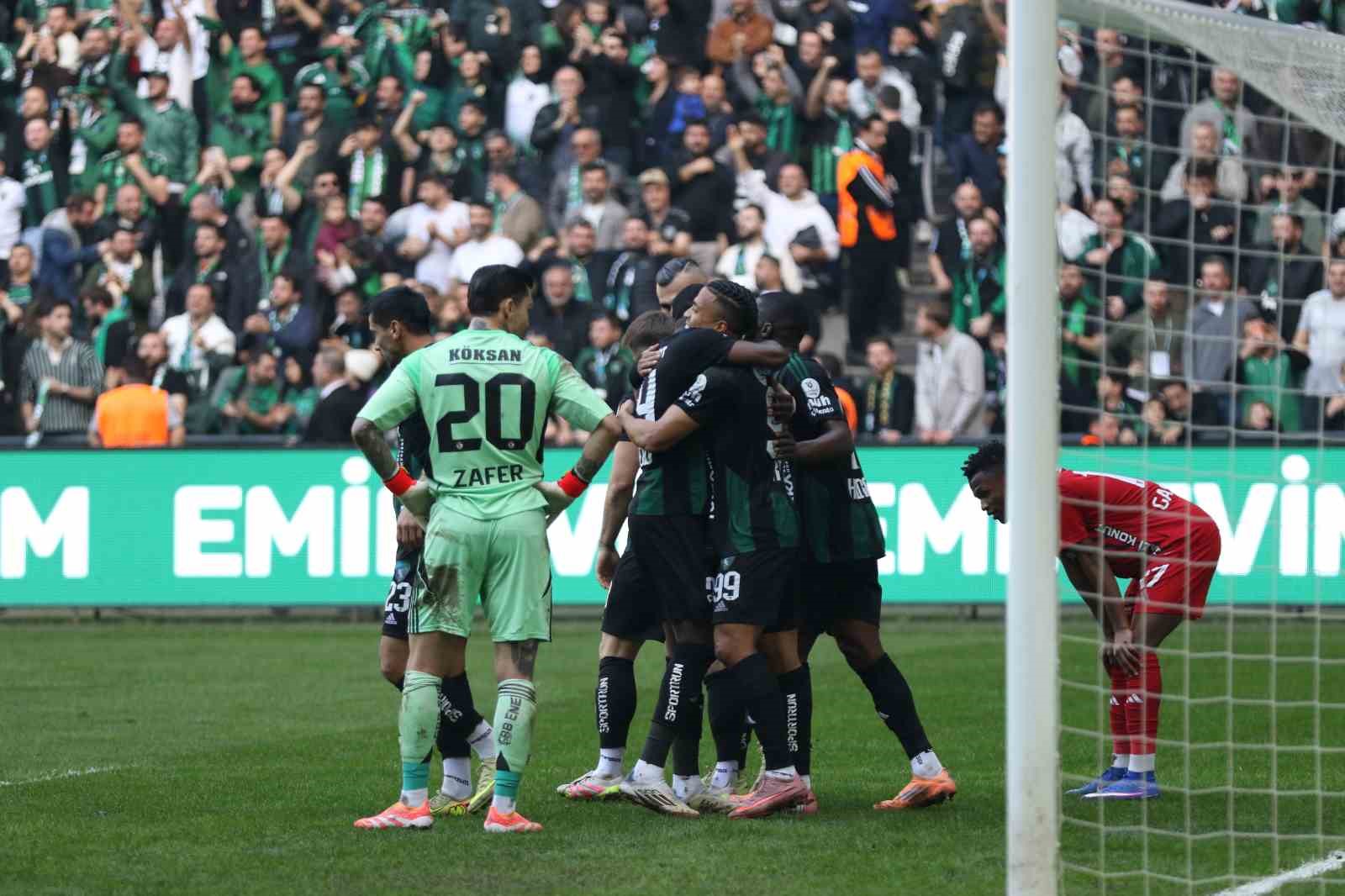 Trendyol Süper Lig: Kocaelispor: 3 - Gaziantep FK: 0 (Maç sonucu)
Trendyol Süper Lig: Kocaelispor: 3 - Gaziantep FK: 0 (Maç sonucu)