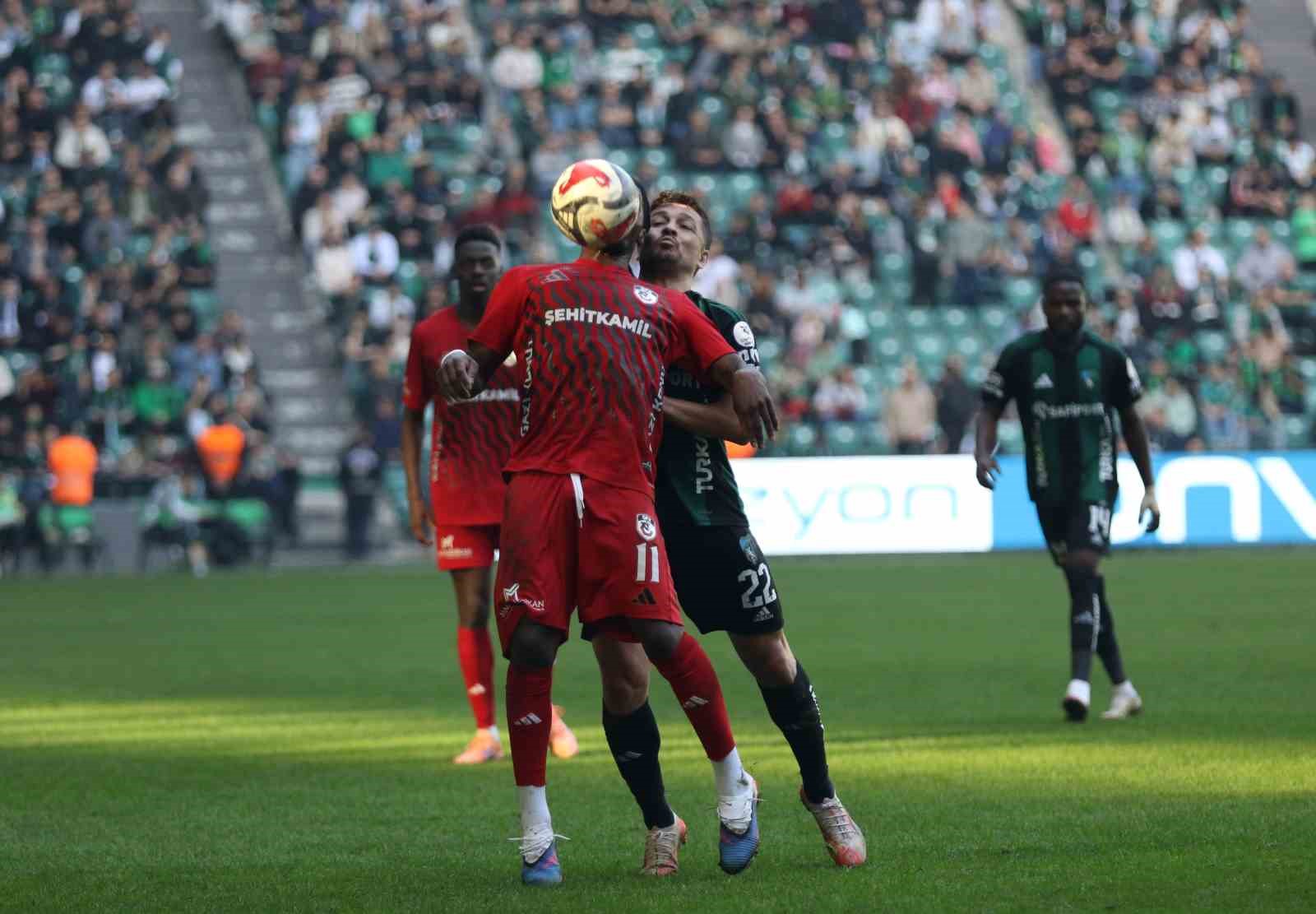 Trendyol Süper Lig: Kocaelispor: 3 - Gaziantep FK: 0 (Maç sonucu)
Trendyol Süper Lig: Kocaelispor: 3 - Gaziantep FK: 0 (Maç sonucu)