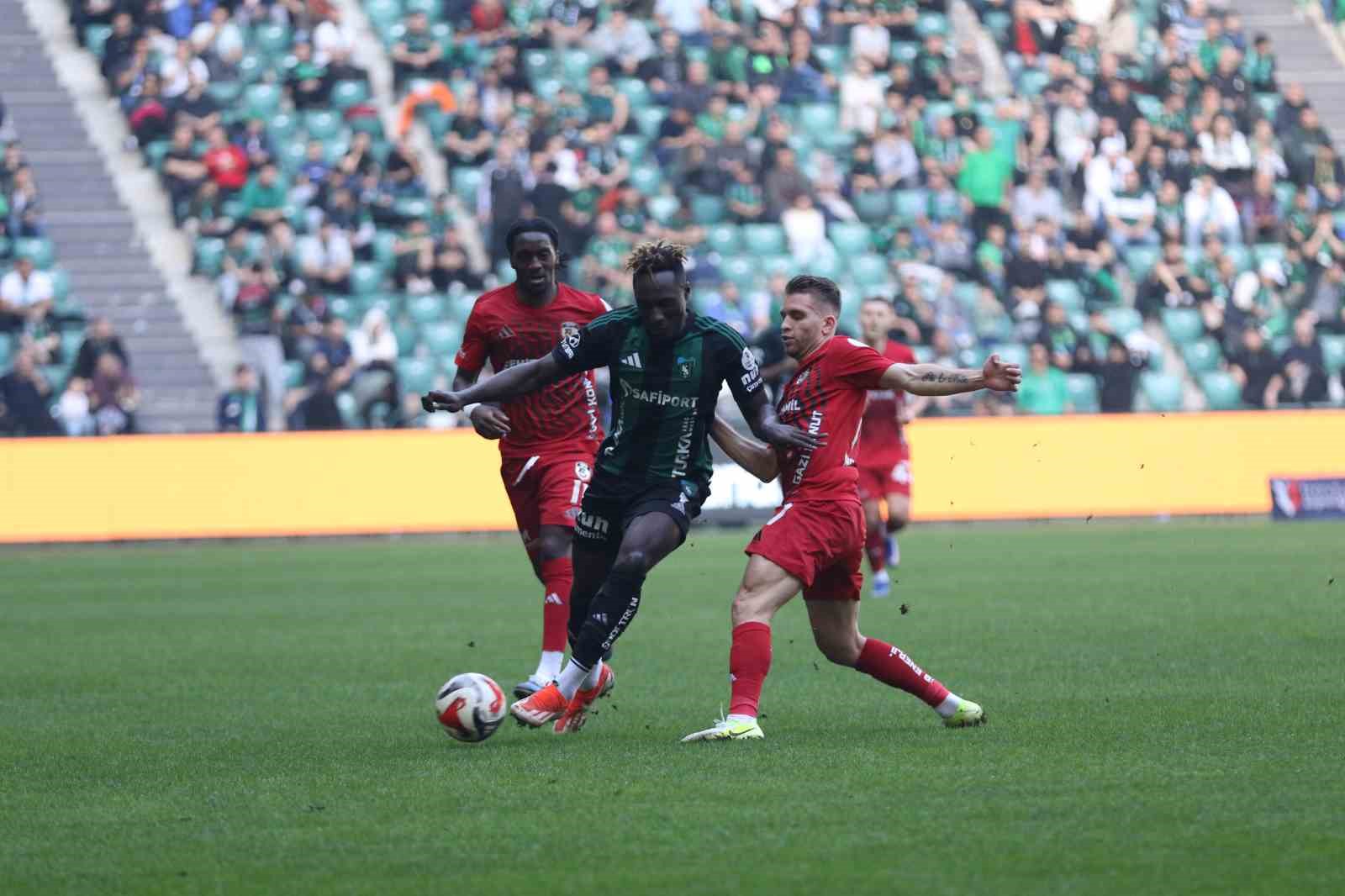 Trendyol Süper Lig: Kocaelispor: 3 - Gaziantep FK: 0 (Maç sonucu)
Trendyol Süper Lig: Kocaelispor: 3 - Gaziantep FK: 0 (Maç sonucu)