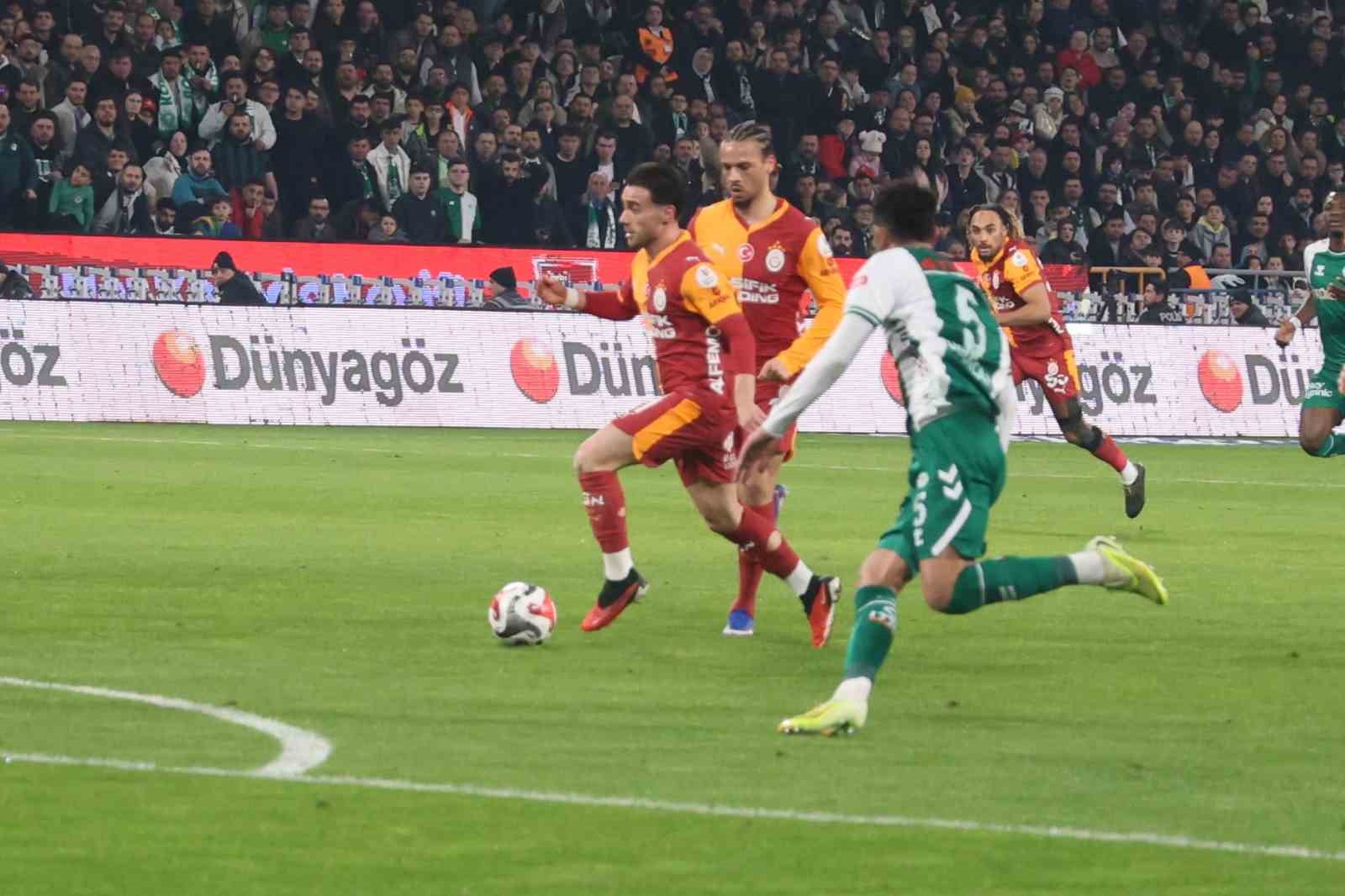 Trendyol Süper Lig: Konyaspor: 0 - Galatasaray: 0 (İlk yarı)
