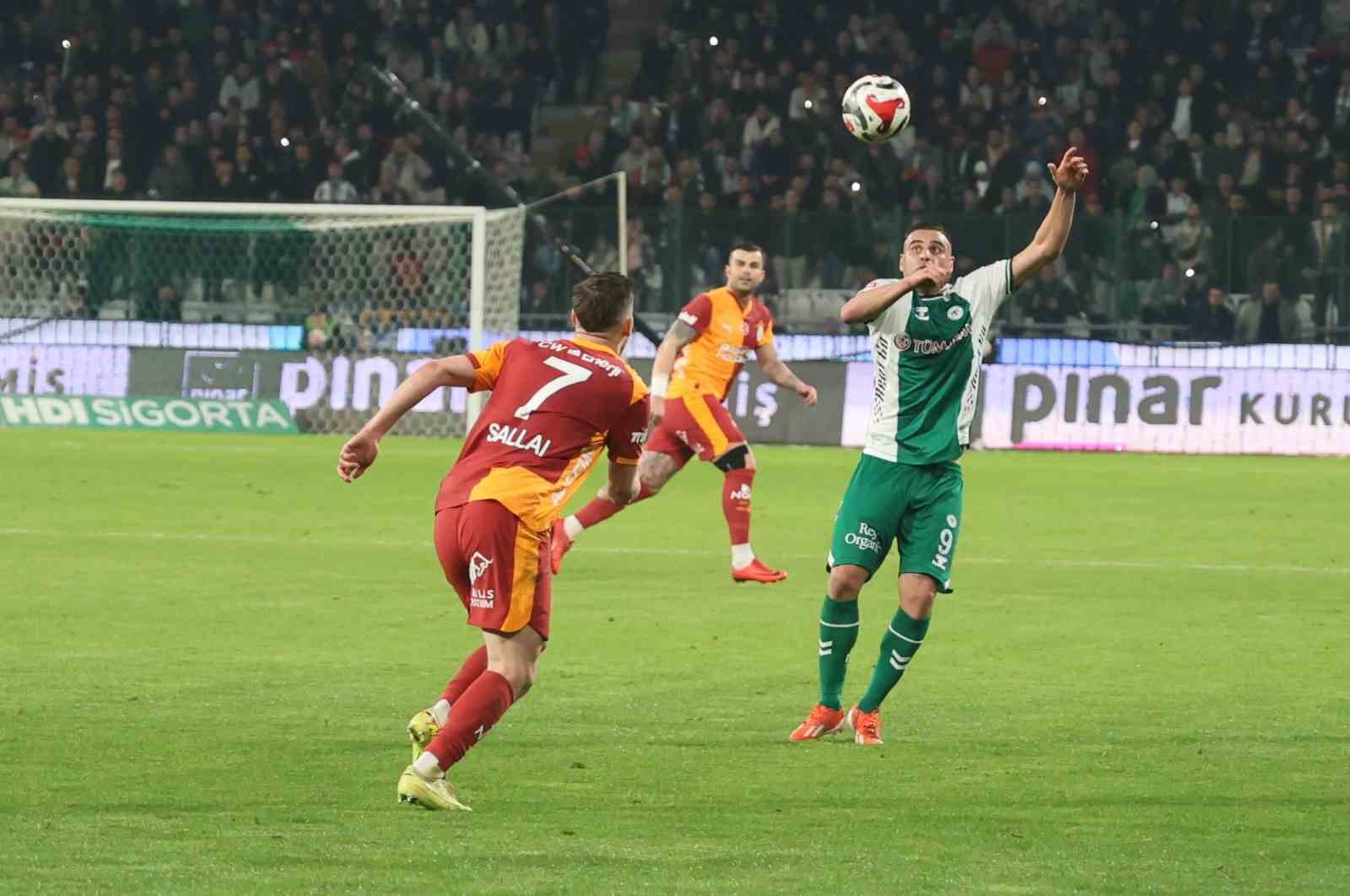 Trendyol Süper Lig: Konyaspor: 0 - Galatasaray: 0 (İlk yarı)
