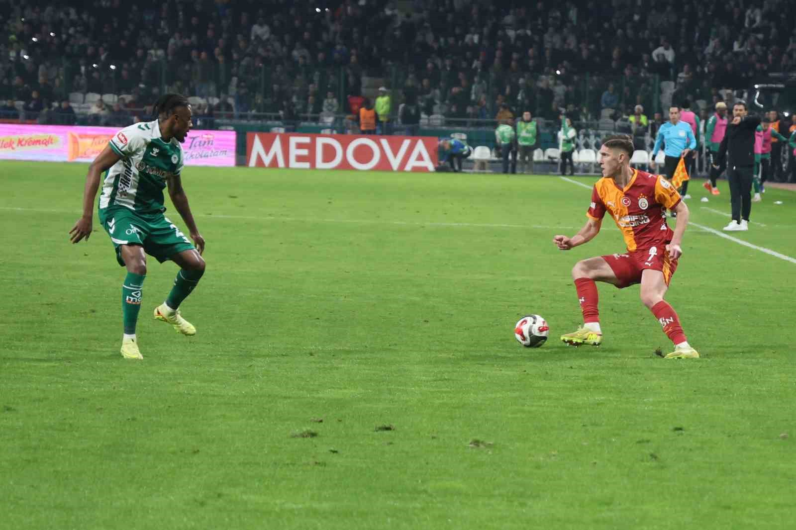 Trendyol Süper Lig: Konyaspor: 0 - Galatasaray: 0 (İlk yarı)
