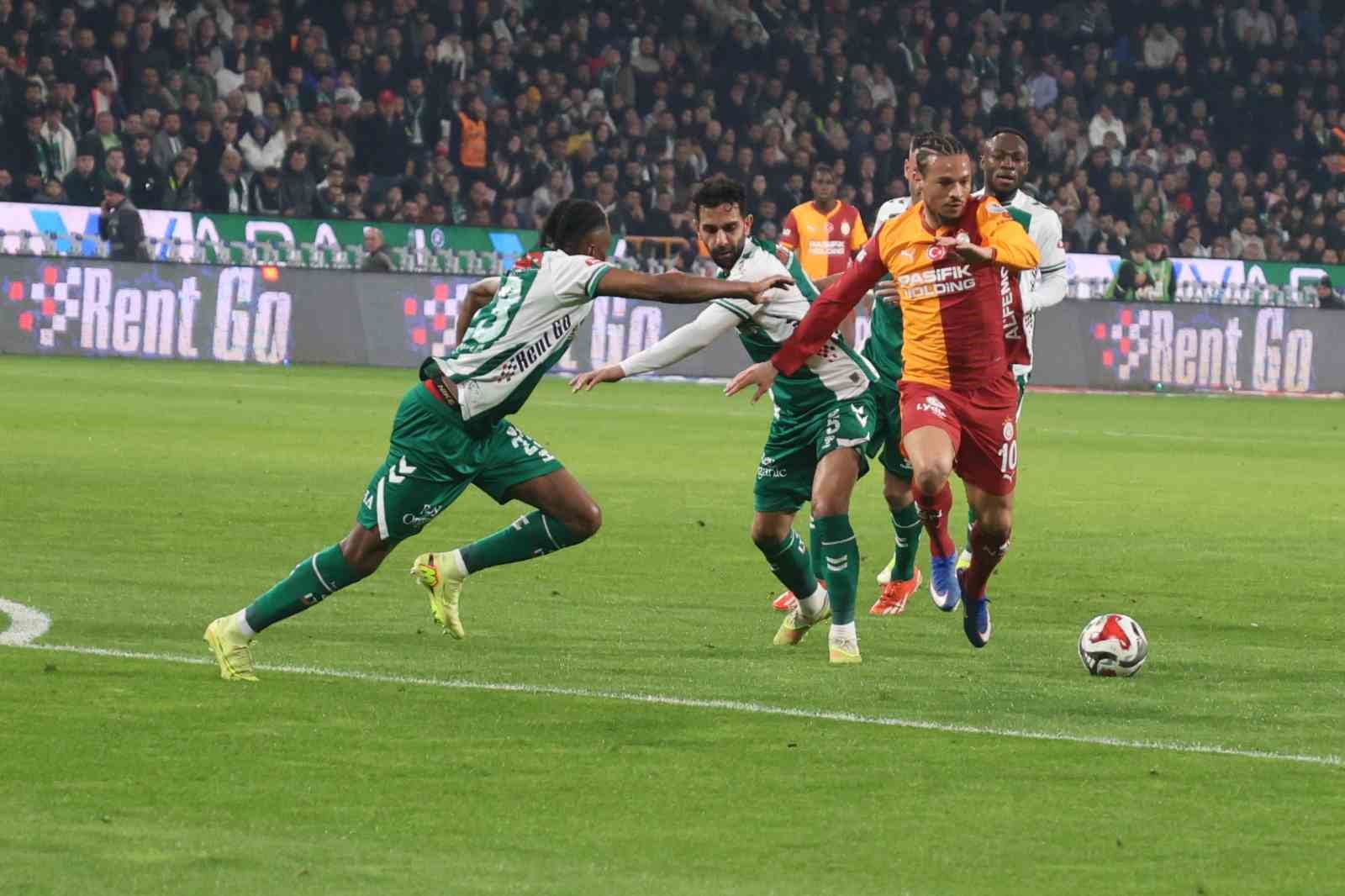 Trendyol Süper Lig: Konyaspor: 0 - Galatasaray: 0 (İlk yarı)
