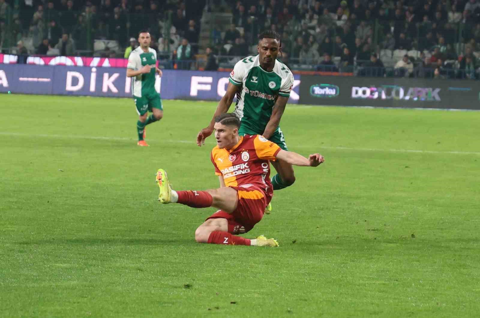 Trendyol Süper Lig: Konyaspor: 0 - Galatasaray: 0 (İlk yarı)
