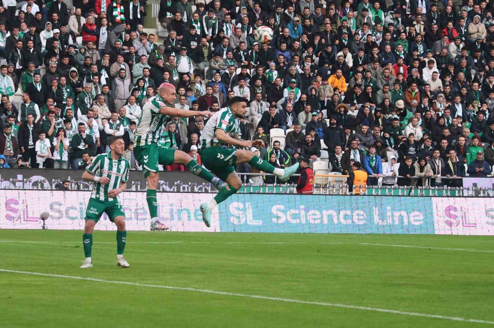 Trendyol Süper Lig: Konyaspor: 0 - Göztepe: 0 (İlk yarı)
