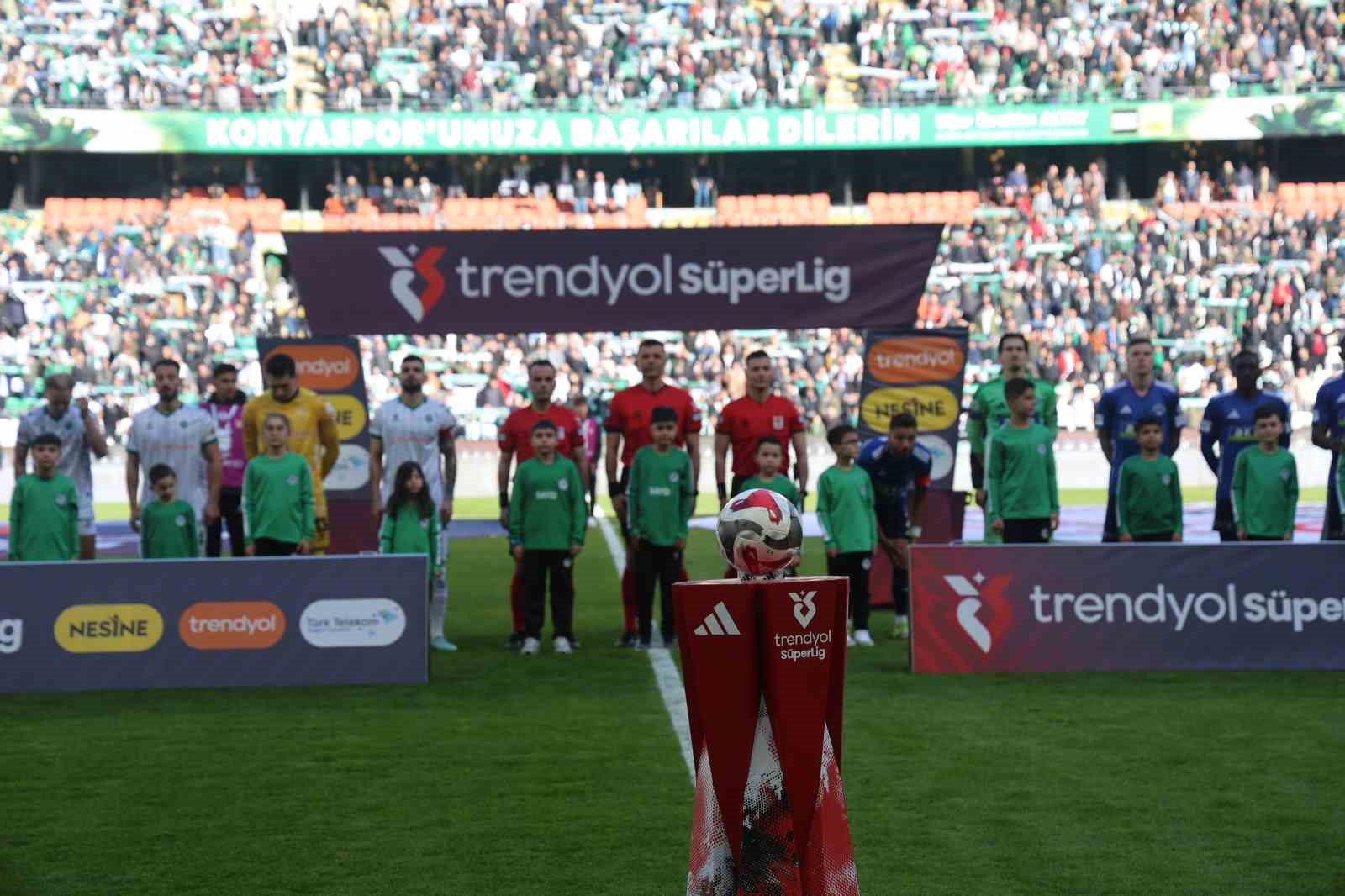 Trendyol Süper Lig: Konyaspor: 1 - Kasımpaşa: 1 (İlk yarı)
