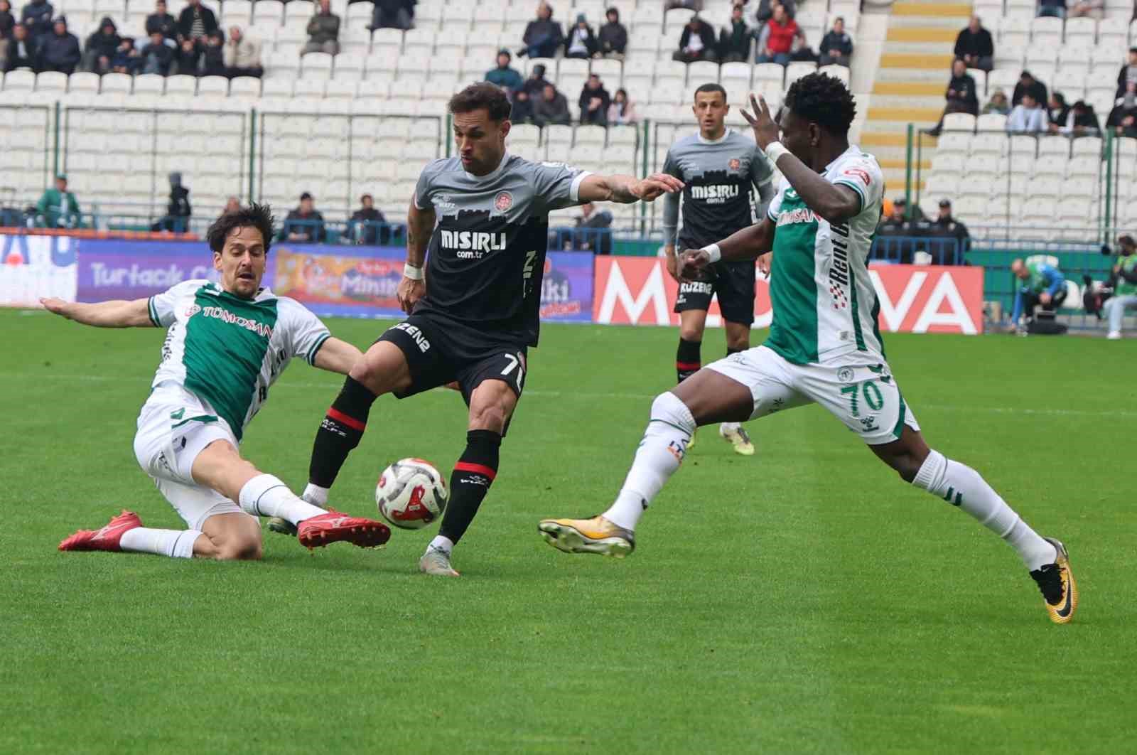 Trendyol Süper Lig: Konyaspor: 2 - Fatih Karagümrük: 0 (İlk yarı)
Trendyol Süper Lig: Konyaspor: 2 - Fatih Karagümrük: 0 (İlk yarı)