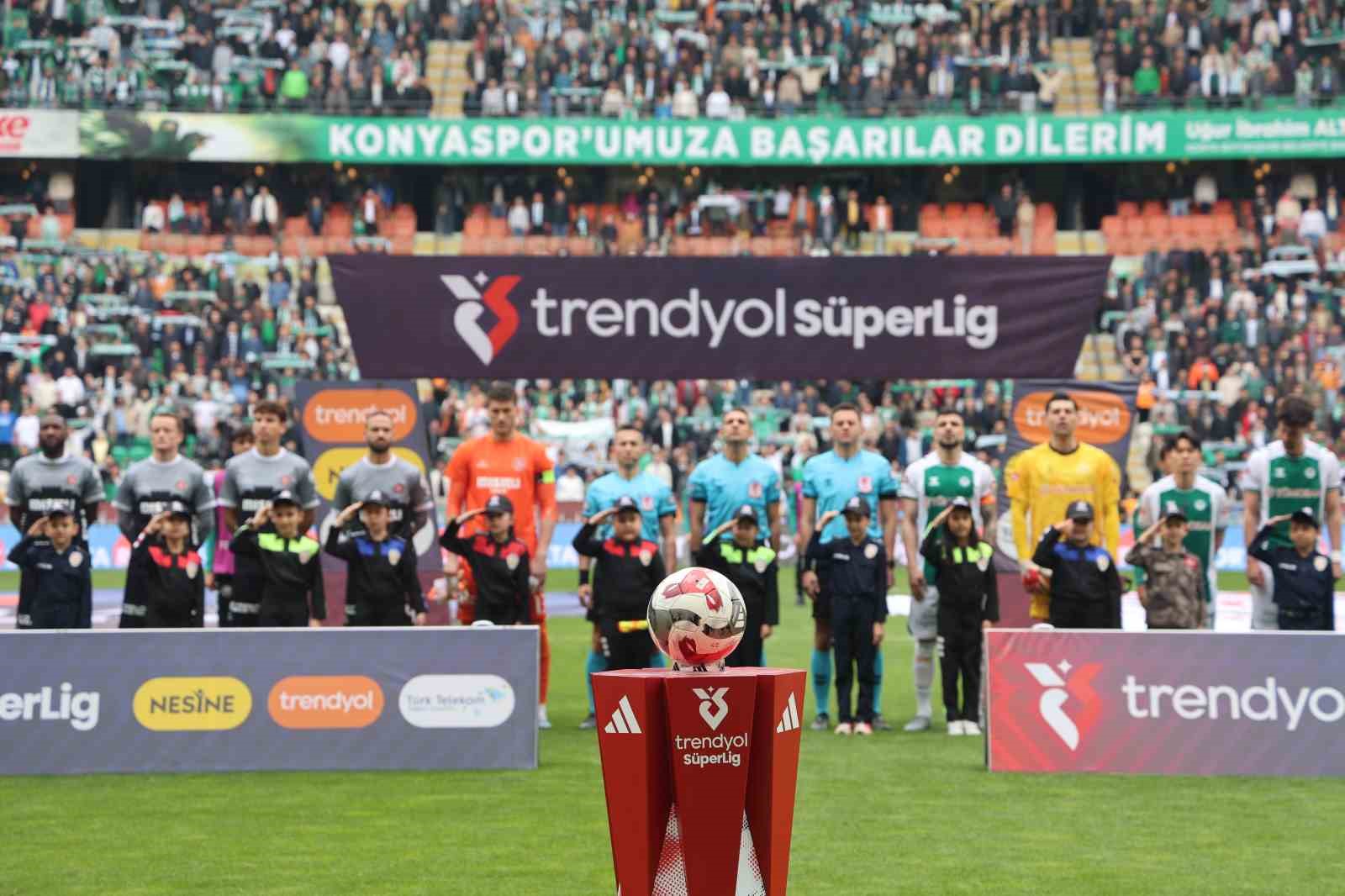 Trendyol Süper Lig: Konyaspor: 2 - Fatih Karagümrük: 0 (İlk yarı)
Trendyol Süper Lig: Konyaspor: 2 - Fatih Karagümrük: 0 (İlk yarı)