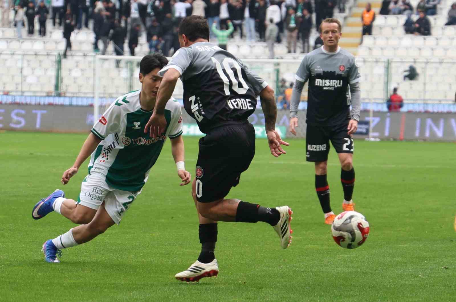 Trendyol Süper Lig: Konyaspor: 2 - Fatih Karagümrük: 0 (İlk yarı)
Trendyol Süper Lig: Konyaspor: 2 - Fatih Karagümrük: 0 (İlk yarı)