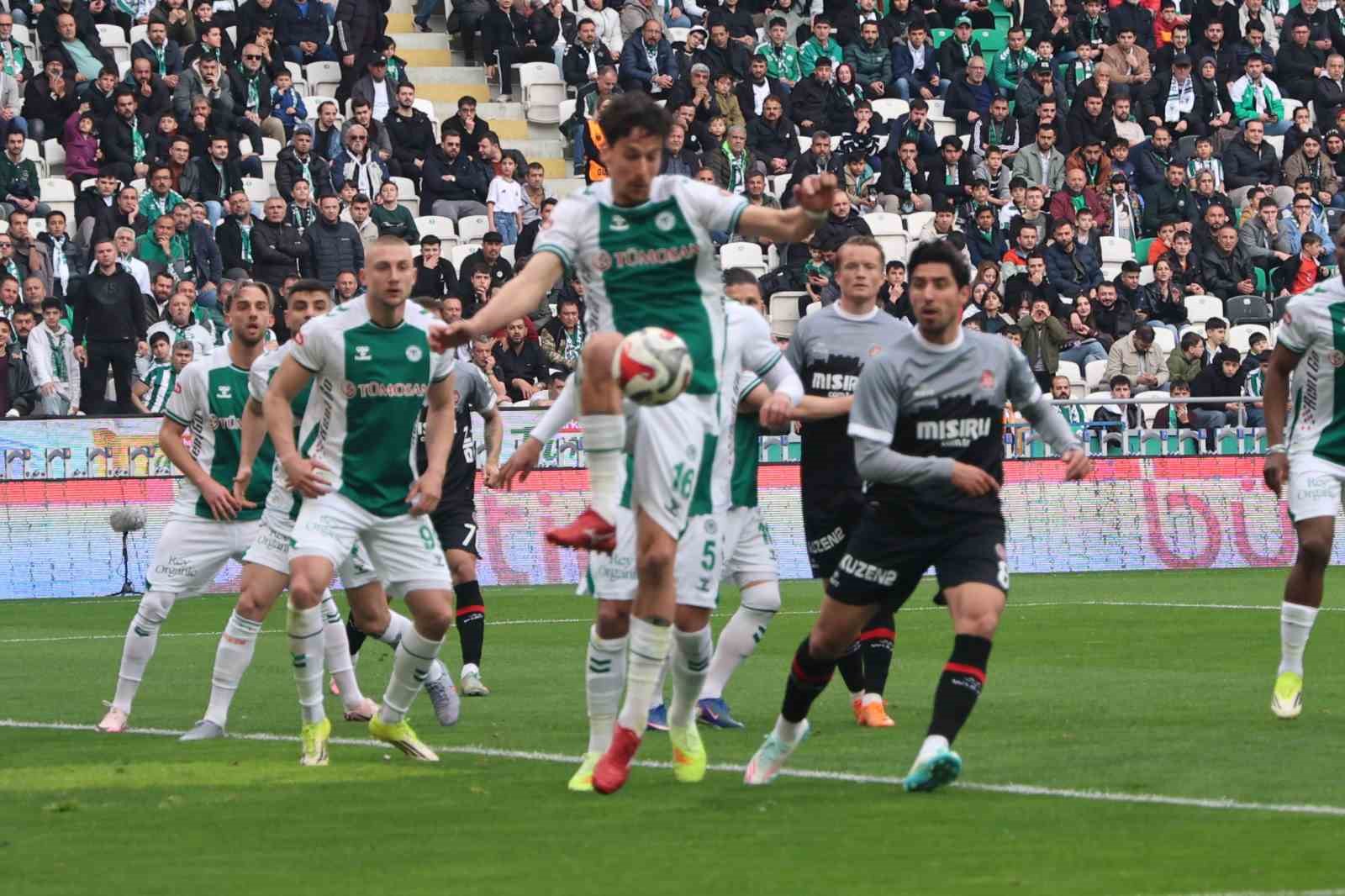 Trendyol Süper Lig: Konyaspor: 2 - Fatih Karagümrük: 0 (İlk yarı)
Trendyol Süper Lig: Konyaspor: 2 - Fatih Karagümrük: 0 (İlk yarı)