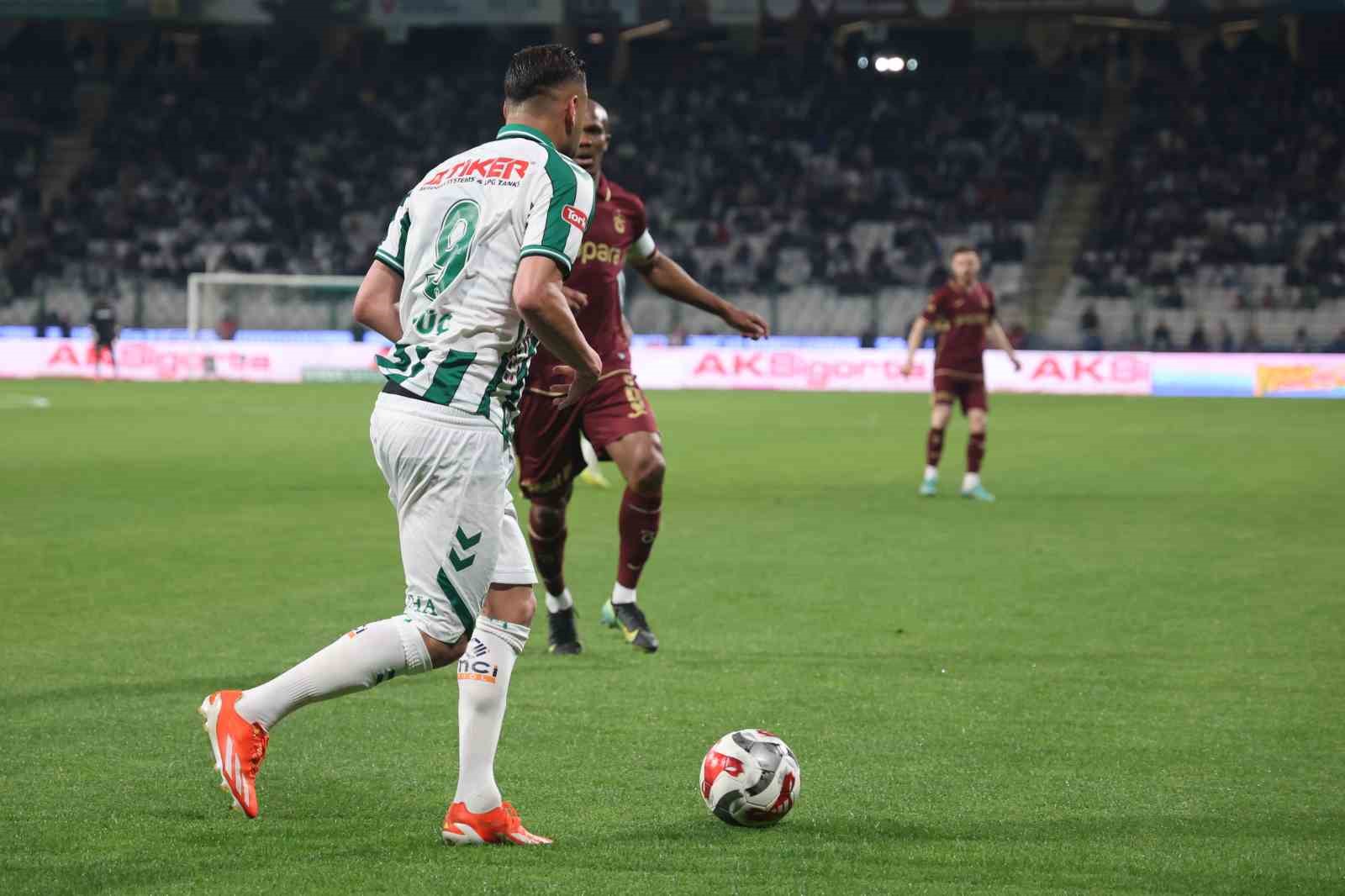 Trendyol Süper Lig: Konyaspor: 2 - Trabzonspor: 0 (İlk yarı)
