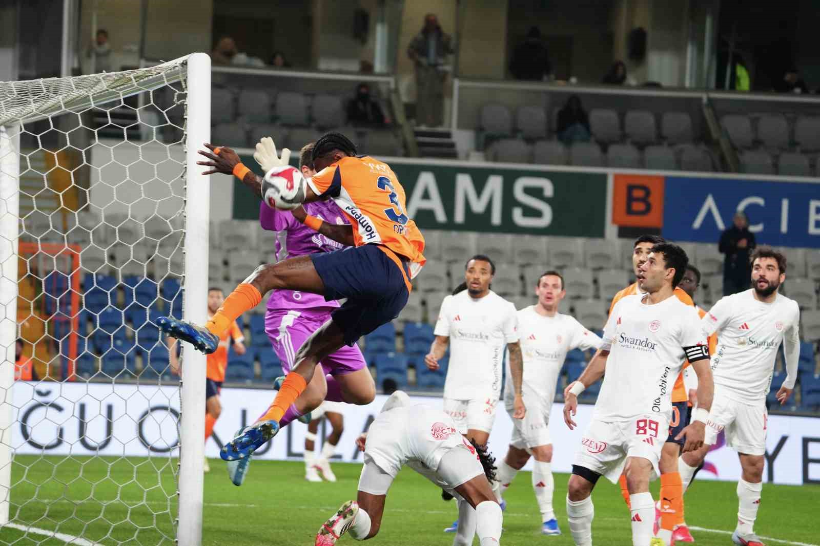 Trendyol Süper Lig: RAMS Başakşehir: 0 - Antalyaspor: 0 (Maç sonucu)
