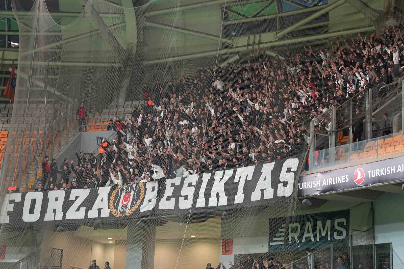 Trendyol Süper Lig: RAMS Başakşehir: 0 - Beşiktaş: 0 (Maç devam ediyor)
