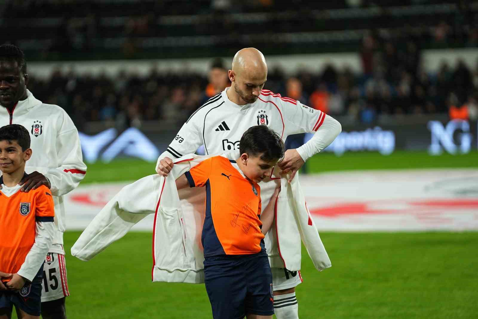 Trendyol Süper Lig: RAMS Başakşehir: 0 - Beşiktaş: 0 (Maç devam ediyor)
