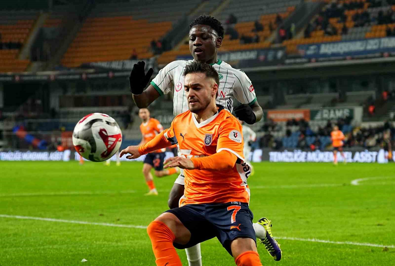 Trendyol Süper Lig: RAMS Başakşehir: 0 - Konyaspor: 0 (İlk yarı)
