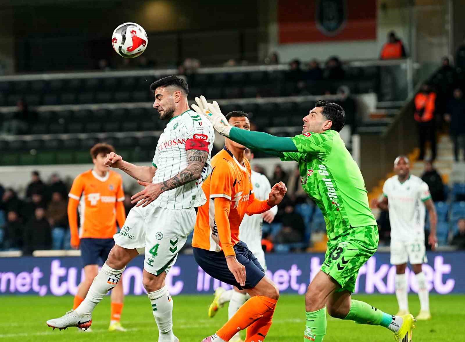 Trendyol Süper Lig: RAMS Başakşehir: 0 - Konyaspor: 0 (İlk yarı)
