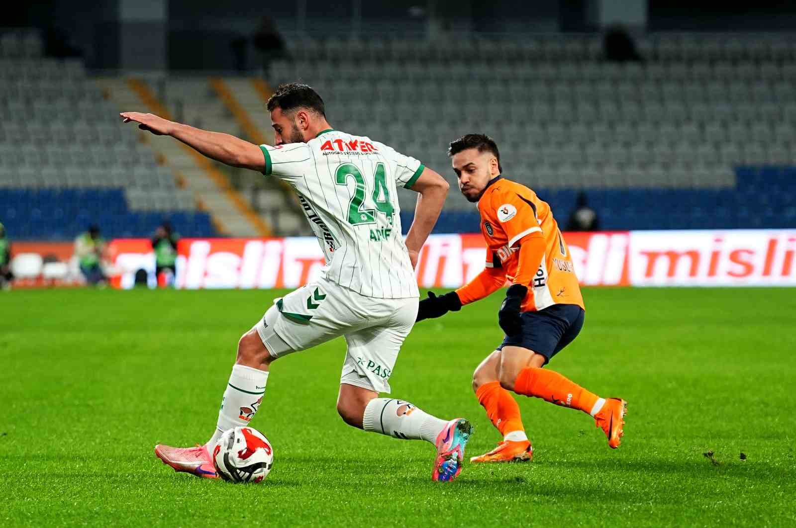 Trendyol Süper Lig: RAMS Başakşehir: 0 - Konyaspor: 0 (Maç devam ediyor)
