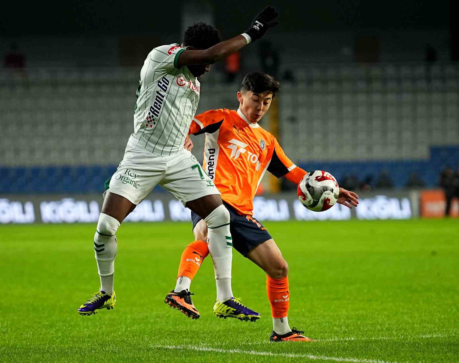 Trendyol Süper Lig: RAMS Başakşehir: 0 - Konyaspor: 0 (Maç devam ediyor)
