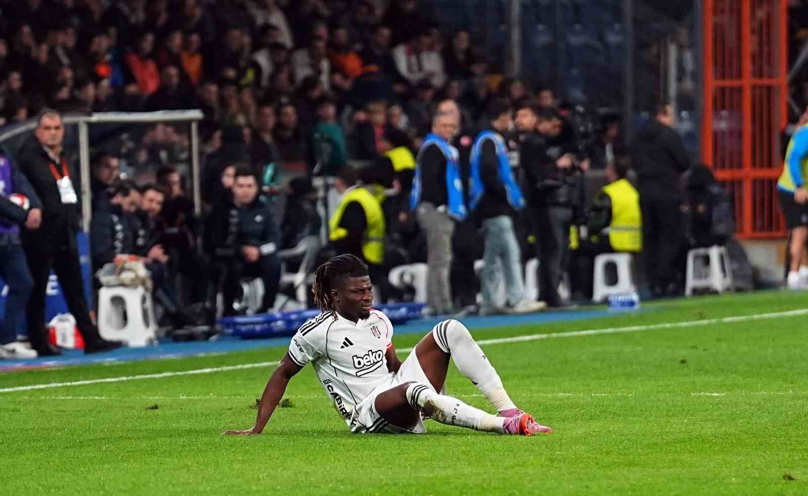 Trendyol Süper Lig: RAMS Başakşehir: 1 - Beşiktaş: 1 (İlk yarı)
