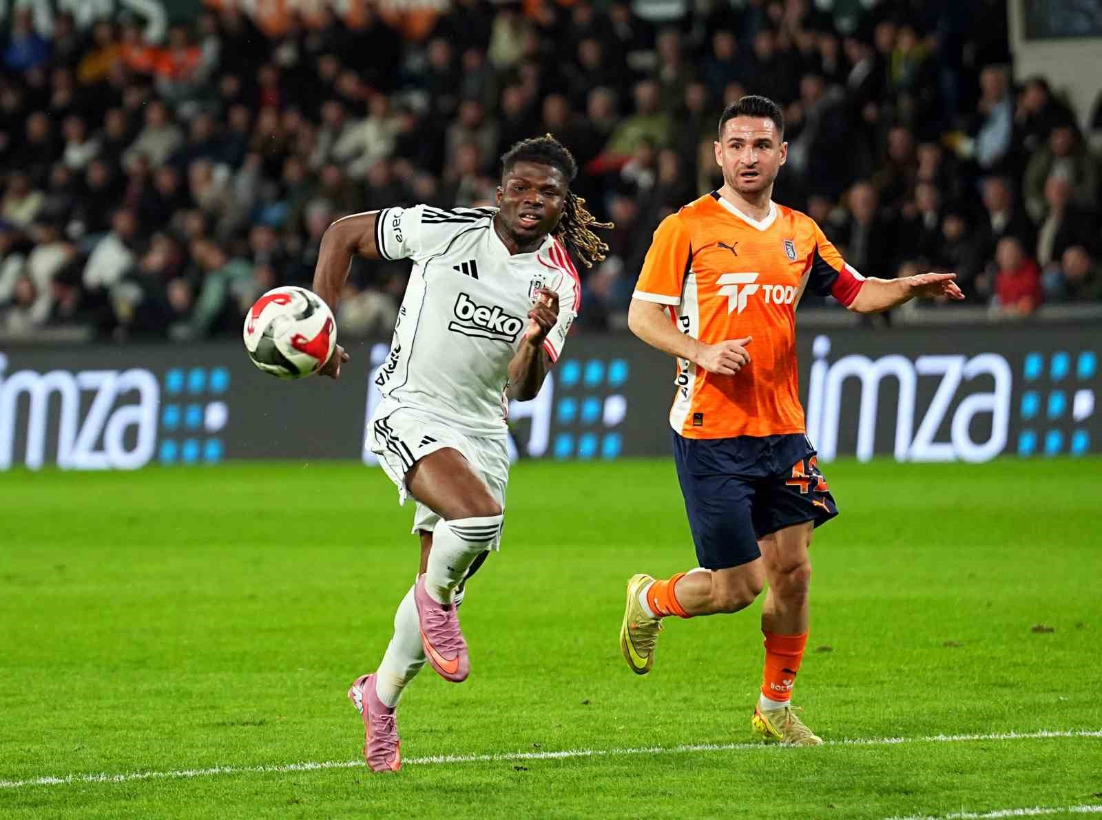 Trendyol Süper Lig: RAMS Başakşehir: 1 - Beşiktaş: 1 (İlk yarı)
