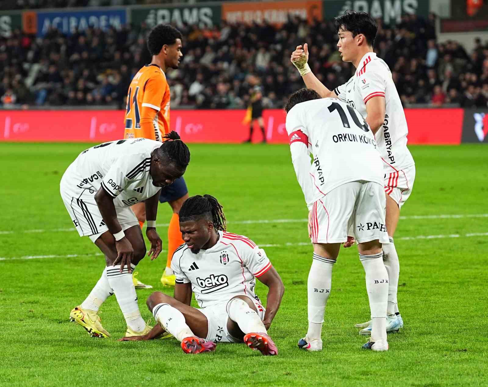 Trendyol Süper Lig: RAMS Başakşehir: 1 - Beşiktaş: 1 (İlk yarı)
