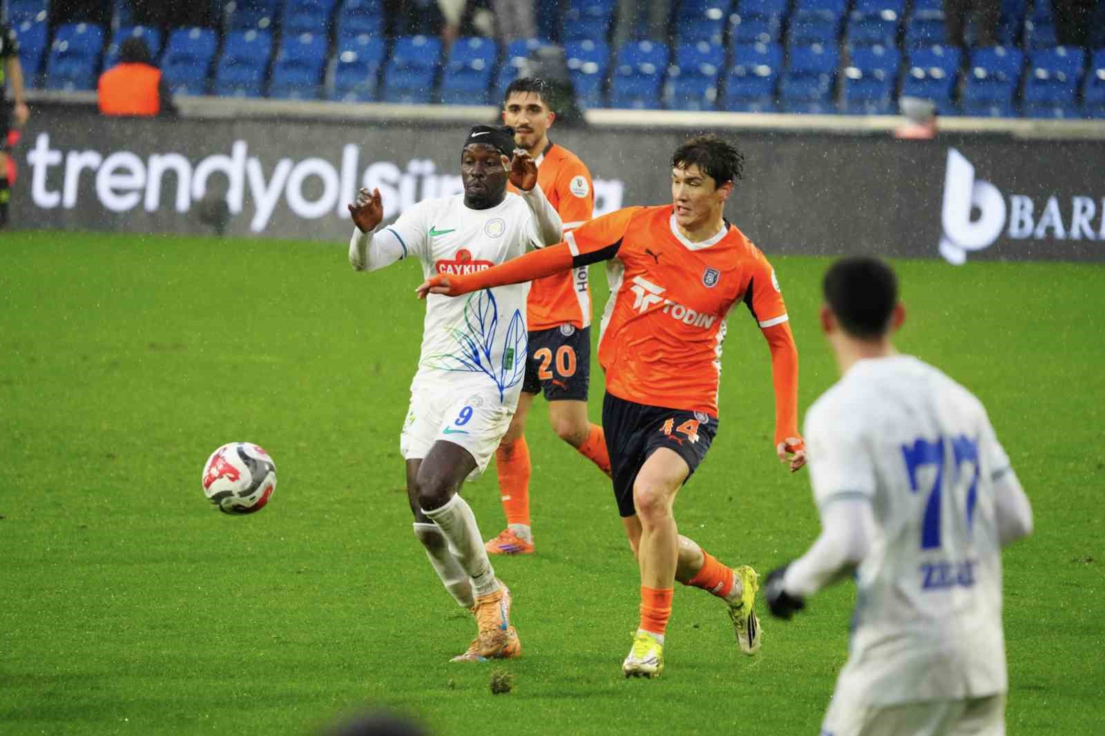 Trendyol Süper Lig: RAMS Başakşehir: 1 - Çaykur Rizespor: 1 (İlk yarı)
