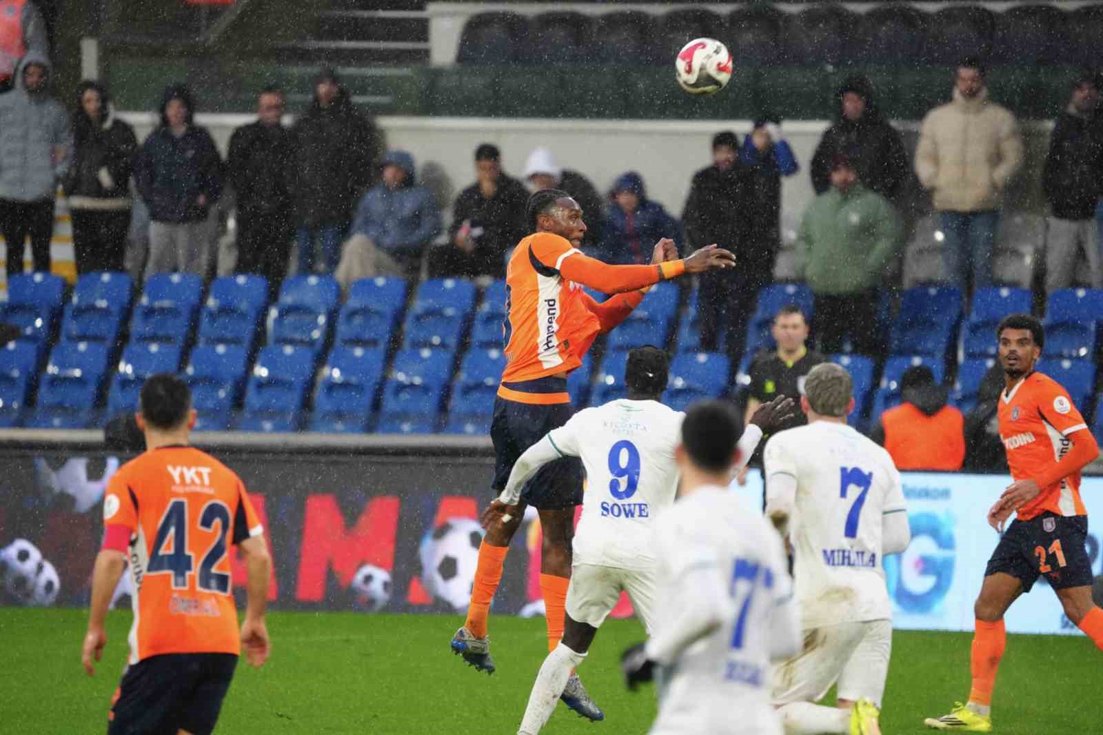Trendyol Süper Lig: RAMS Başakşehir: 1 - Çaykur Rizespor: 1 (İlk yarı)
