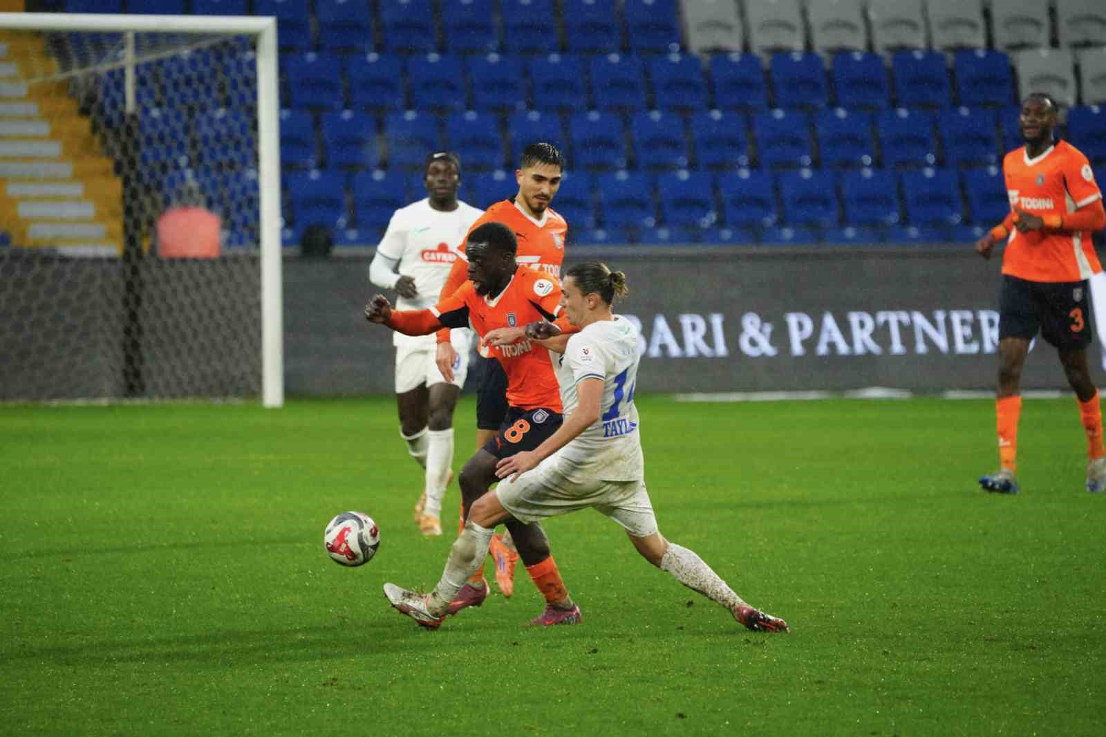 Trendyol Süper Lig: RAMS Başakşehir: 1 - Çaykur Rizespor: 1 (İlk yarı)
