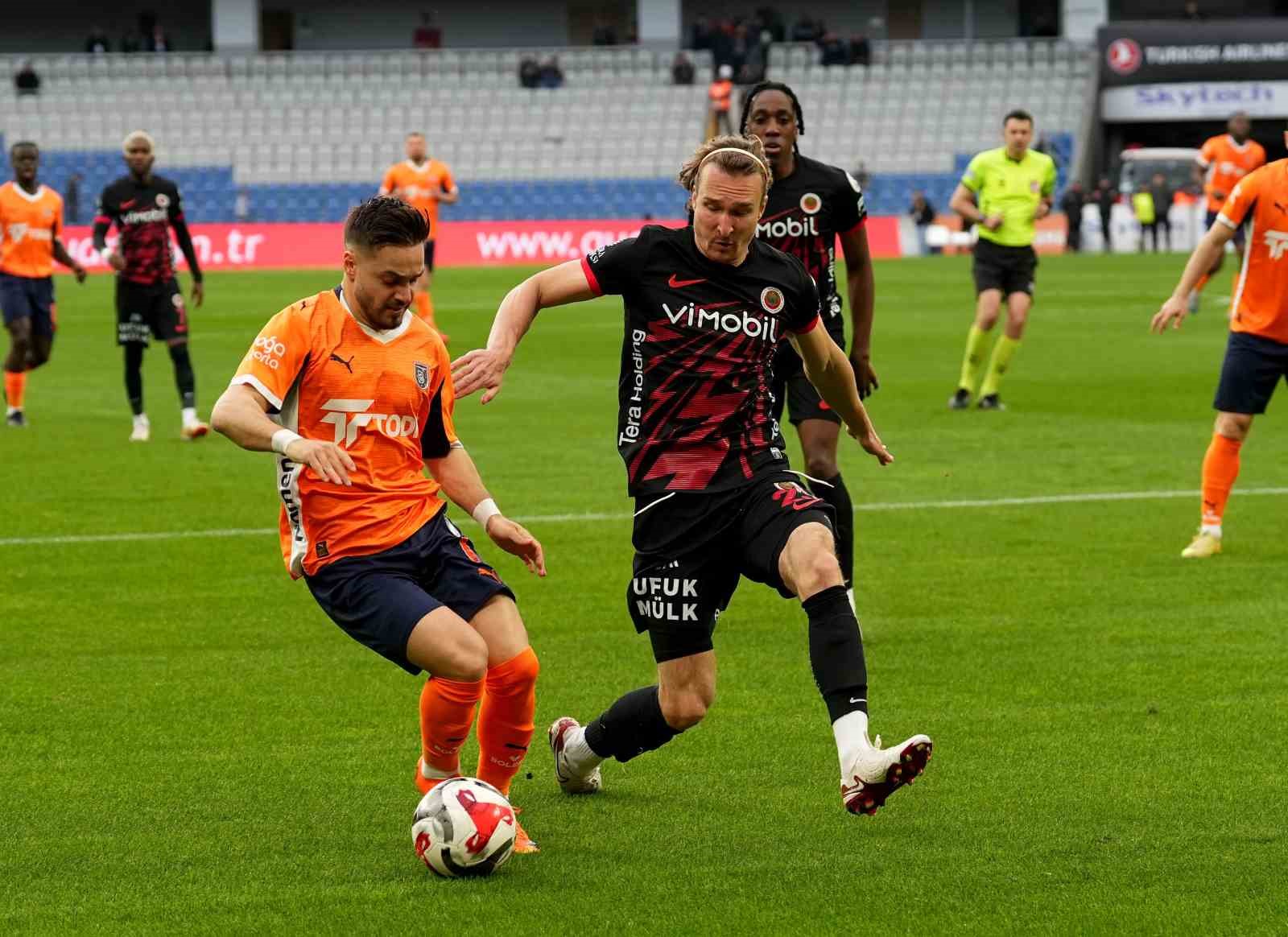 Trendyol Süper Lig: RAMS Başakşehir: 1 - Gençlerbirliği: 0 (Maç devam ediyor)
