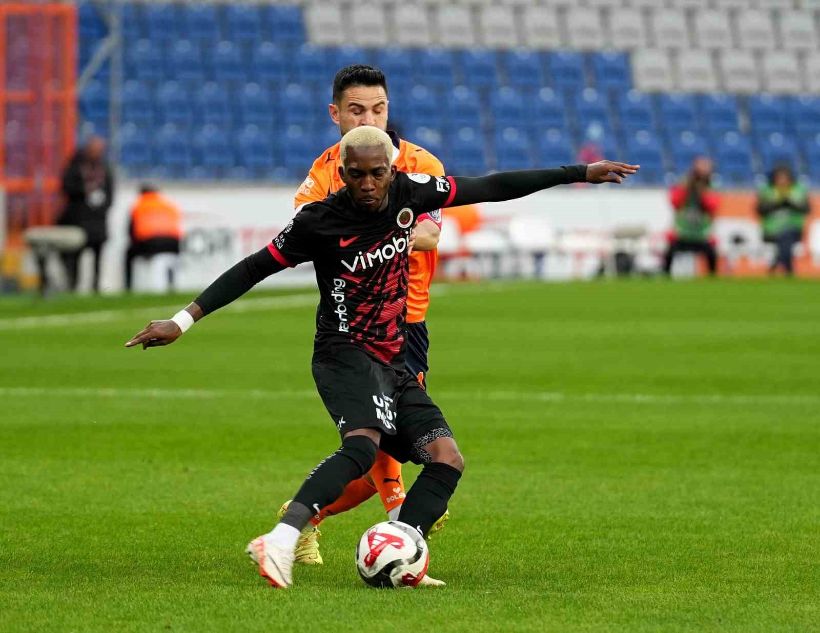 Trendyol Süper Lig: RAMS Başakşehir: 1 - Gençlerbirliği: 0 (Maç devam ediyor)
