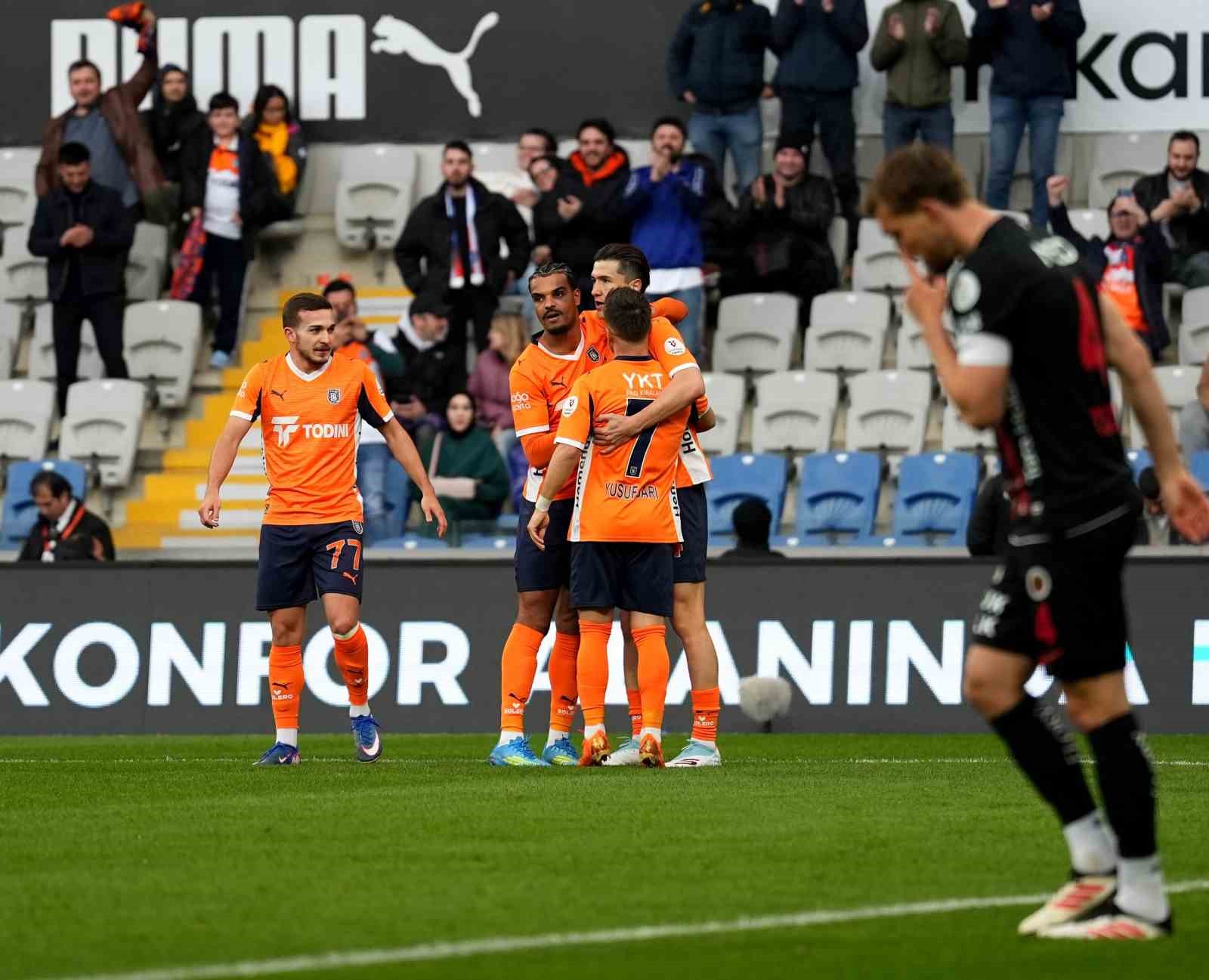 Trendyol Süper Lig: RAMS Başakşehir: 1 - Gençlerbirliği: 0 (Maç devam ediyor)
