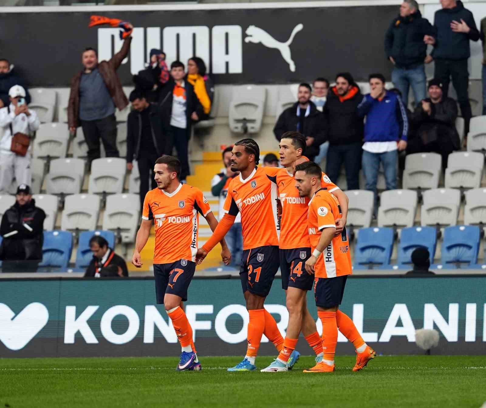 Trendyol Süper Lig: RAMS Başakşehir: 1 - Gençlerbirliği: 0 (Maç devam ediyor)
