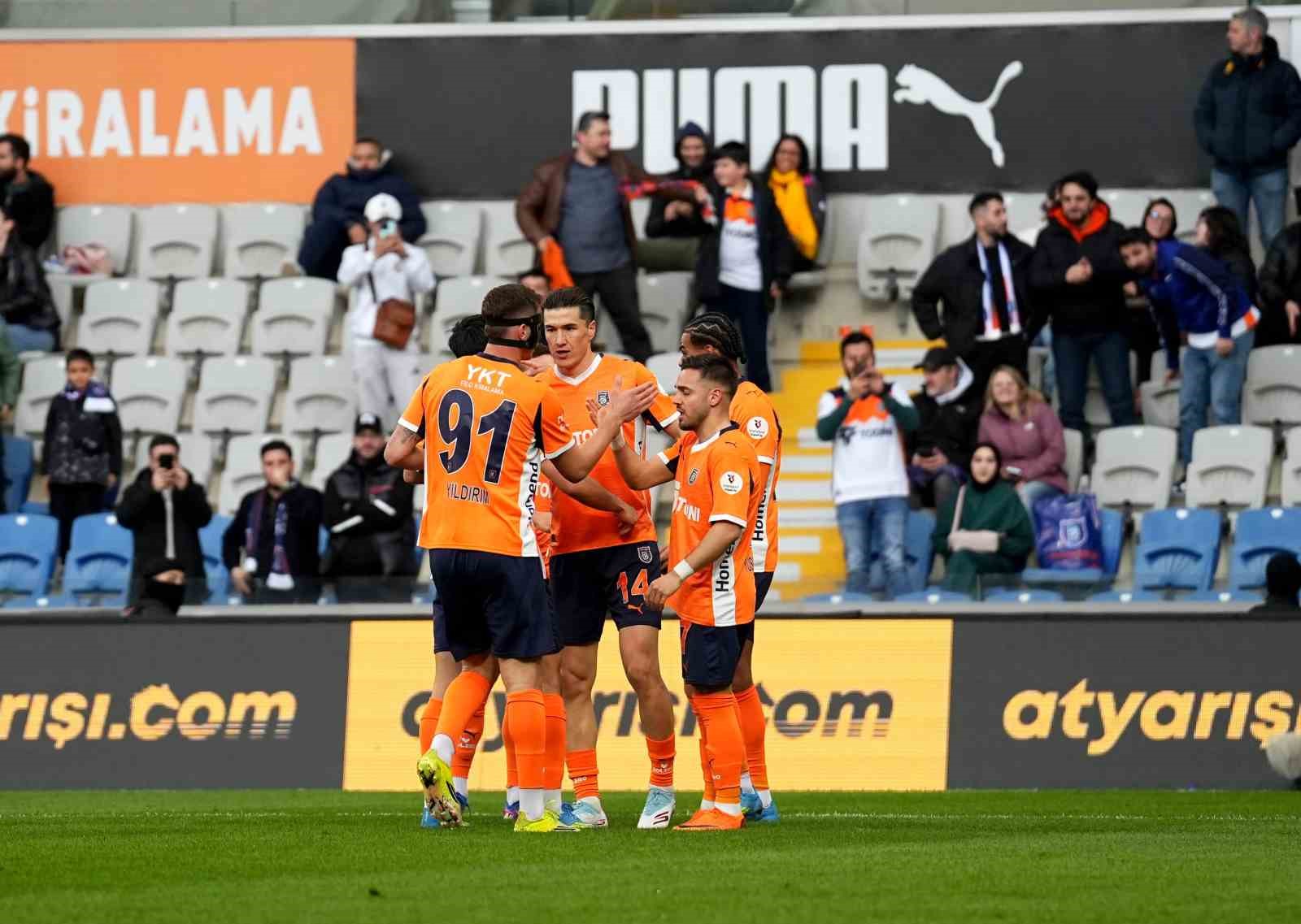 Trendyol Süper Lig: RAMS Başakşehir: 1 - Gençlerbirliği: 0 (Maç devam ediyor)
