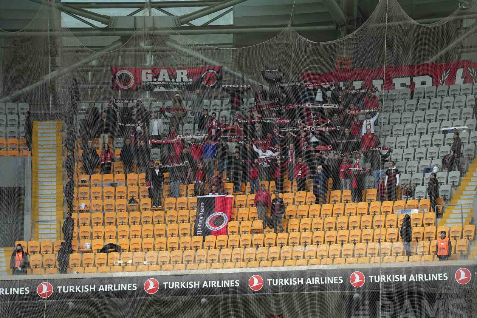 Trendyol Süper Lig: RAMS Başakşehir: 1 - Gençlerbirliği: 0 (Maç devam ediyor)

