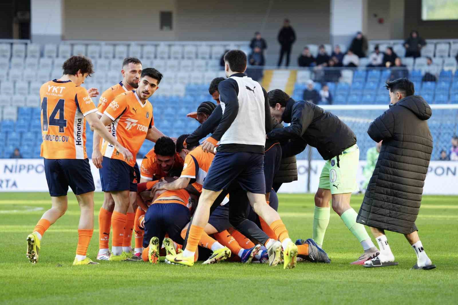 Trendyol Süper Lig: RAMS Başakşehir: 2 - Göztepe: 1 (Maç sonucu)
