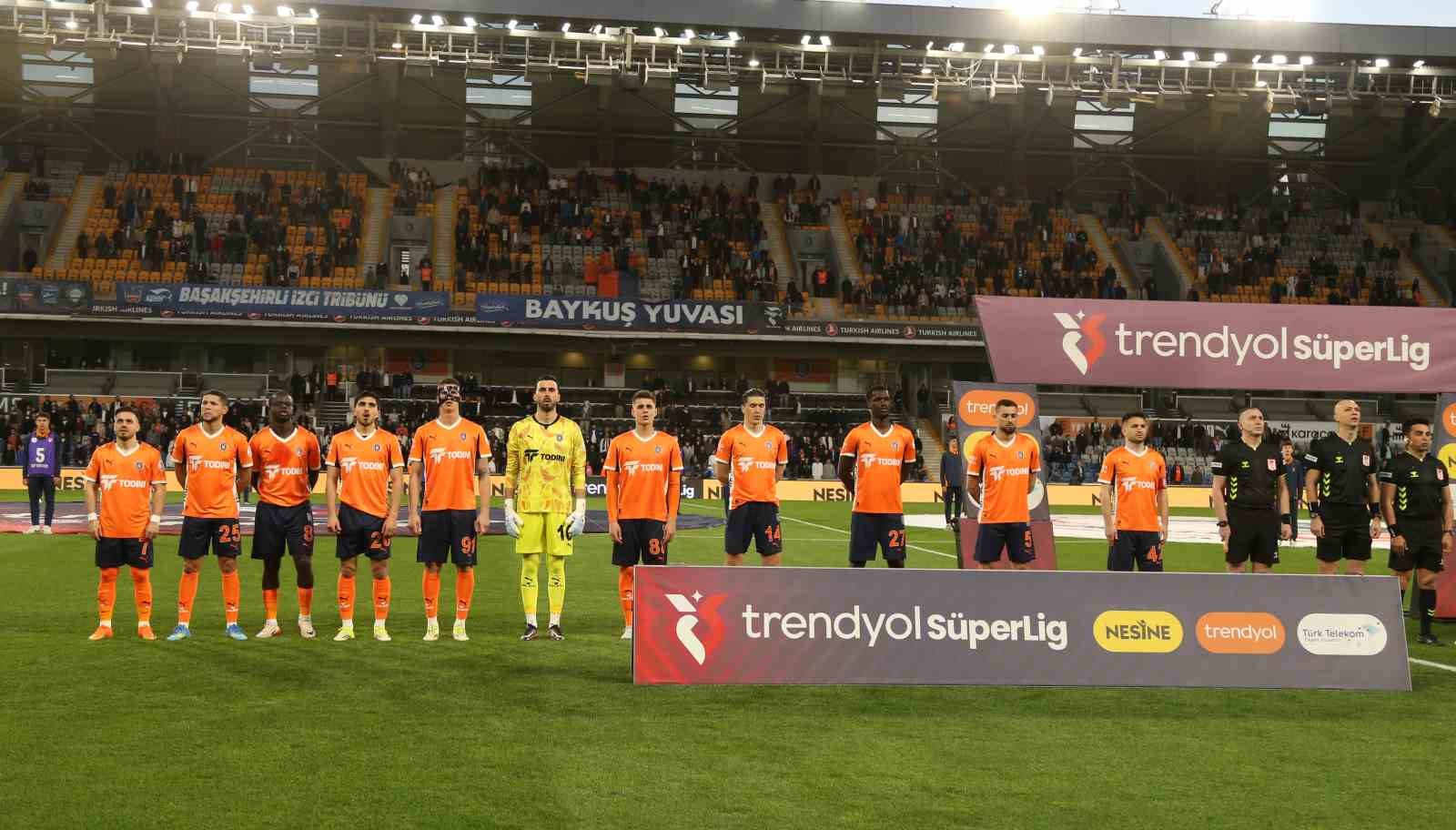 Trendyol Süper Lig: RAMS Başakşehir: 2 - Kasımpaşa: 0 (İlk yarı)
