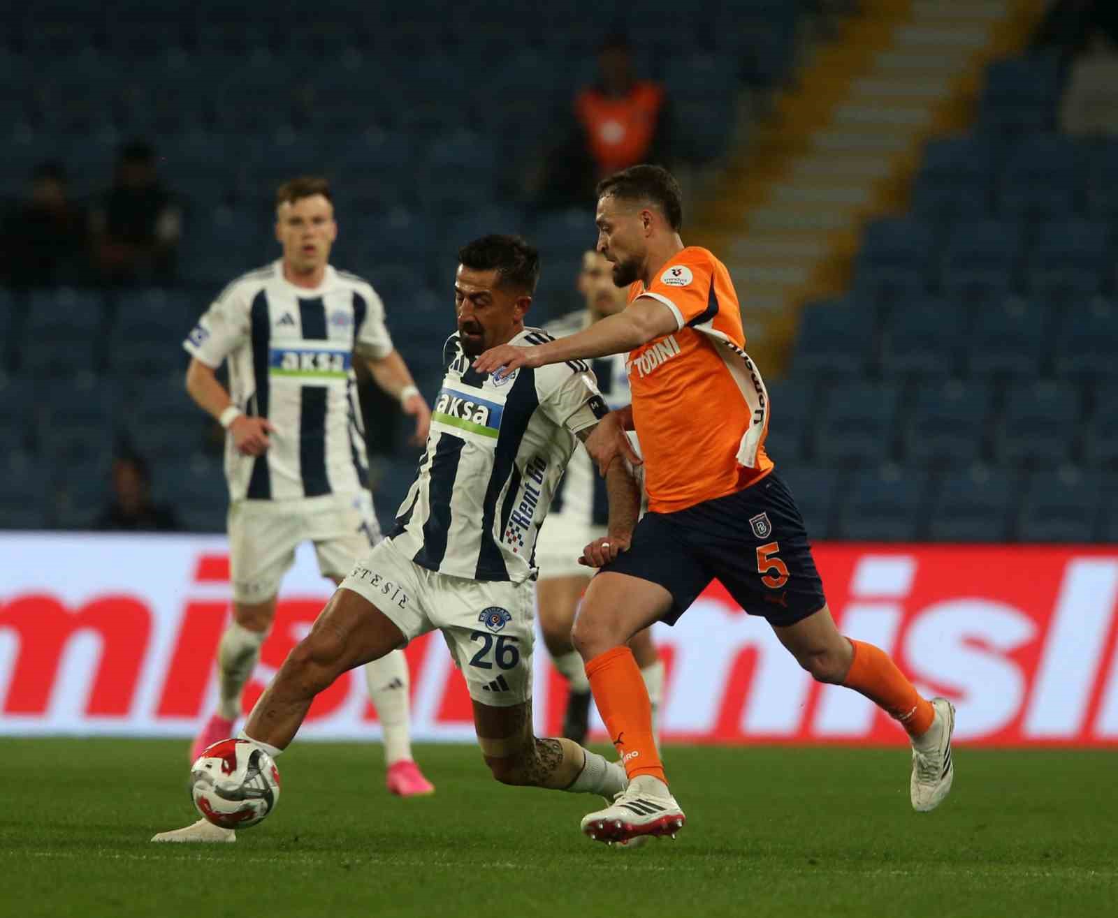 Trendyol Süper Lig: RAMS Başakşehir: 2 - Kasımpaşa: 0 (İlk yarı)
