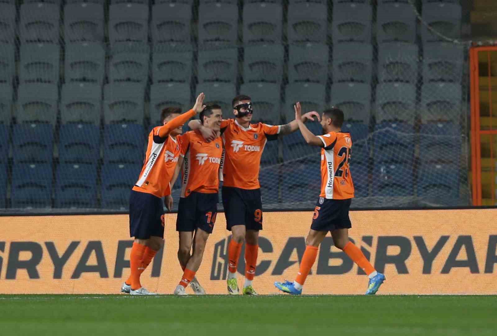 Trendyol Süper Lig: RAMS Başakşehir: 2 - Kasımpaşa: 0 (İlk yarı)
