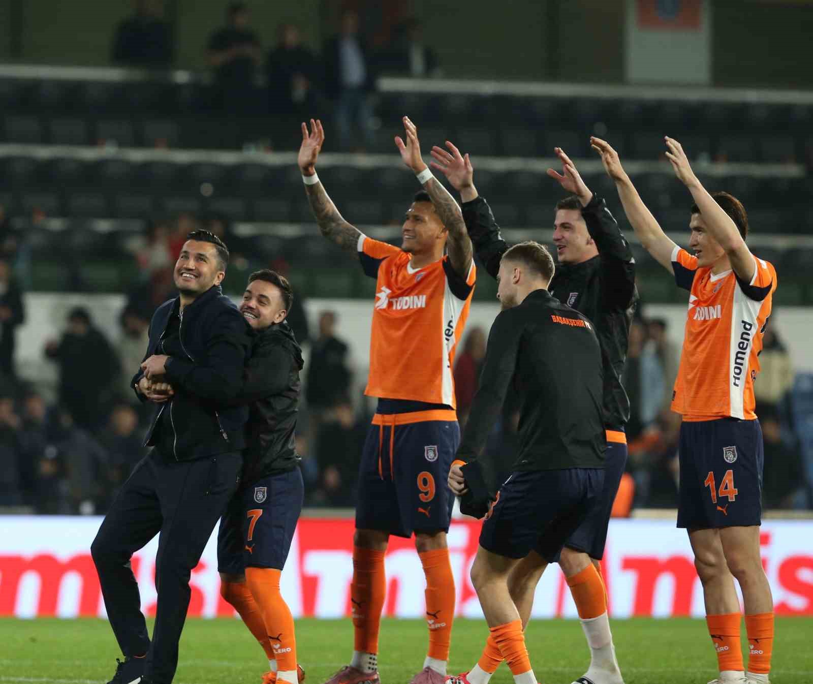 Trendyol Süper Lig: RAMS Başakşehir: 4 - Kasımpaşa: 0 (Maç sonucu)
