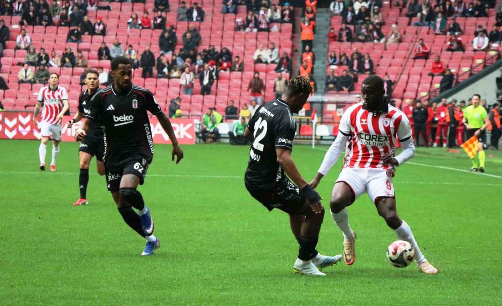Trendyol Süper Lig: Samsunspor: 0 - Beşiktaş: 0 (İlk yarı)
