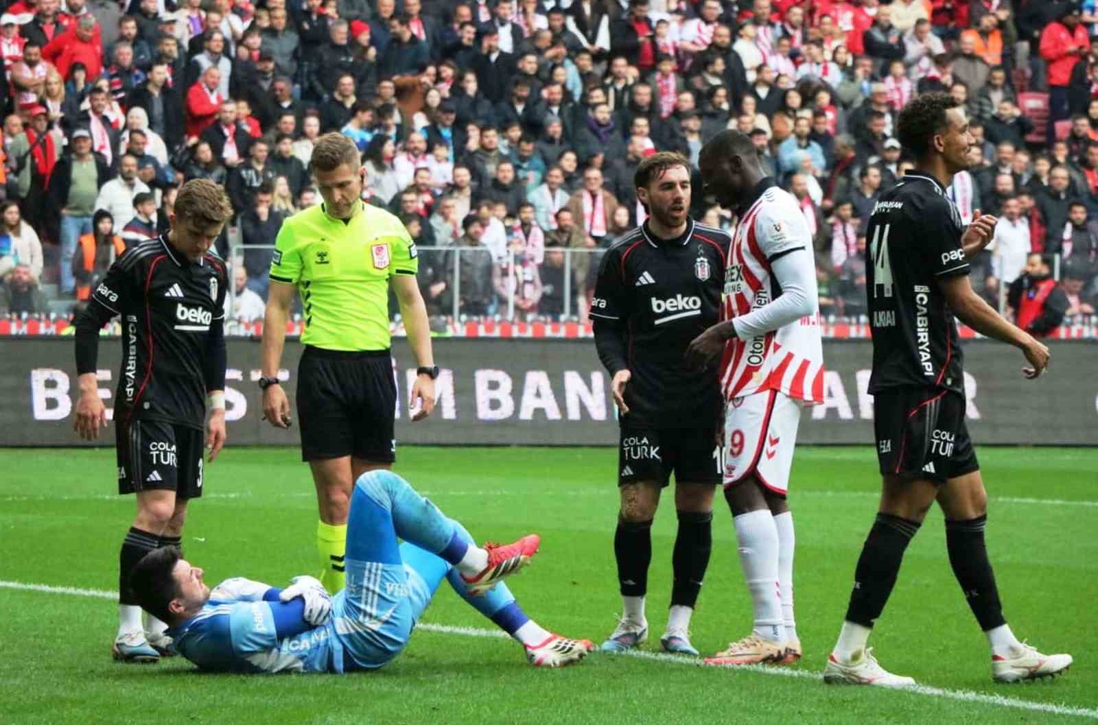 Trendyol Süper Lig: Samsunspor: 0 - Beşiktaş: 0 (İlk yarı)
