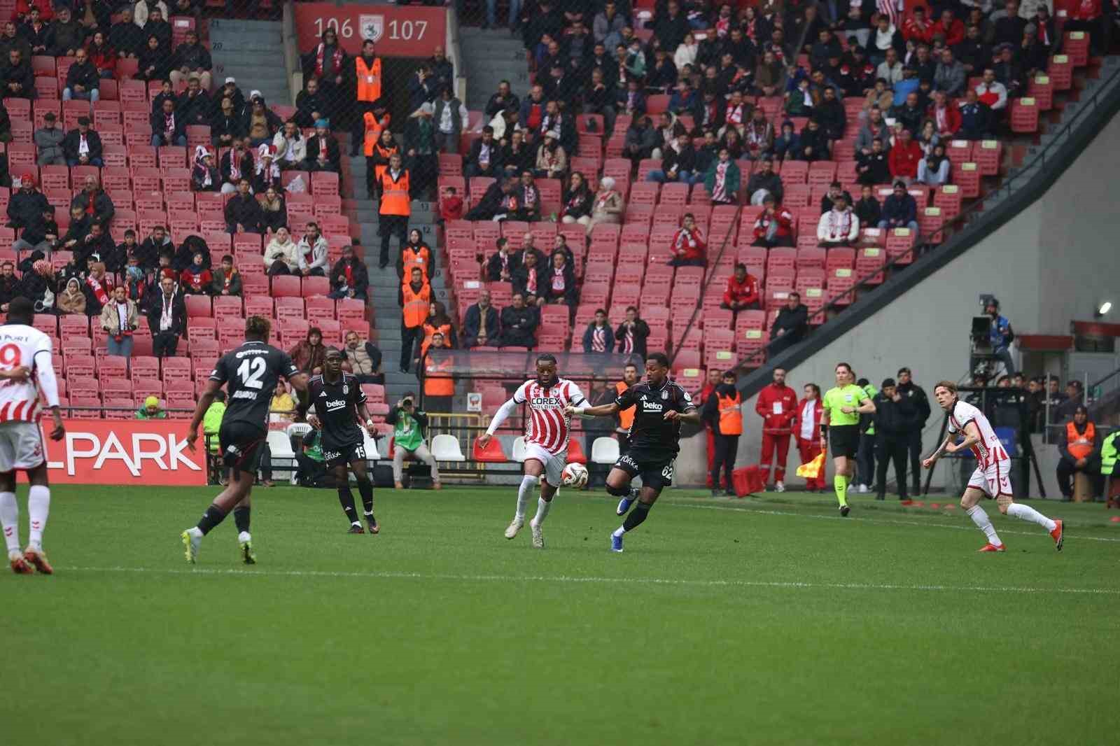 Trendyol Süper Lig: Samsunspor: 0 - Beşiktaş: 0 (İlk yarı)
