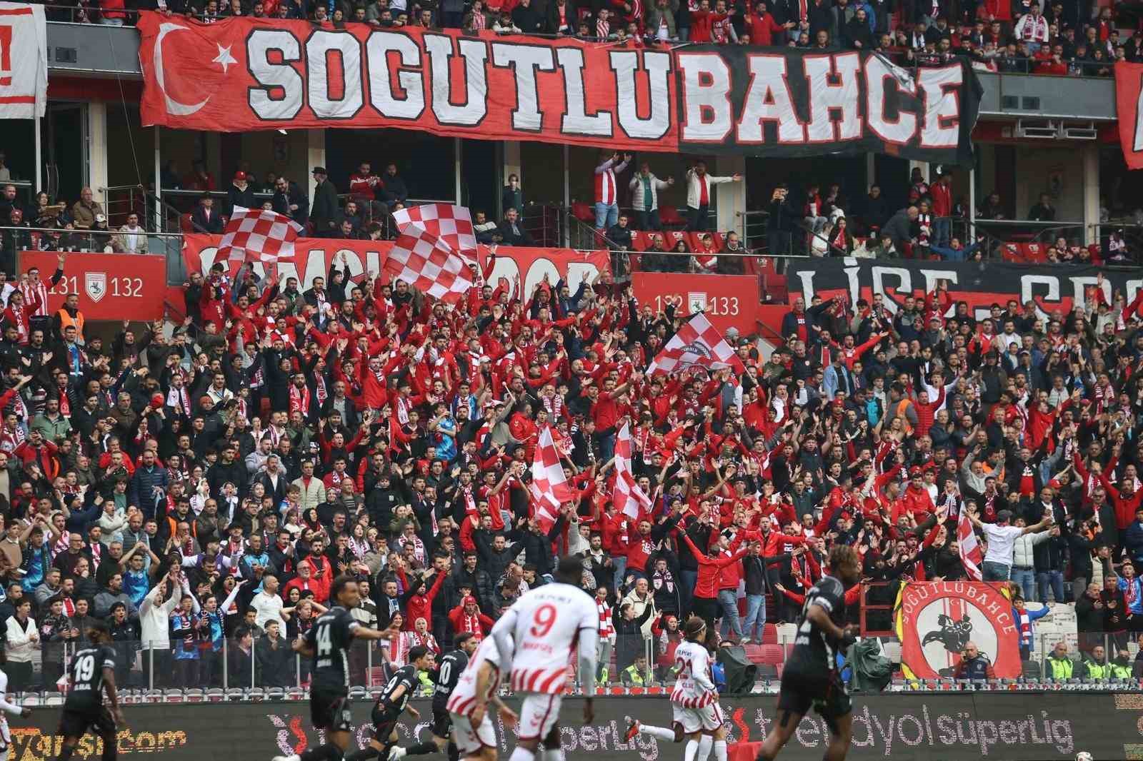 Trendyol Süper Lig: Samsunspor: 0 - Beşiktaş: 0 (İlk yarı)
