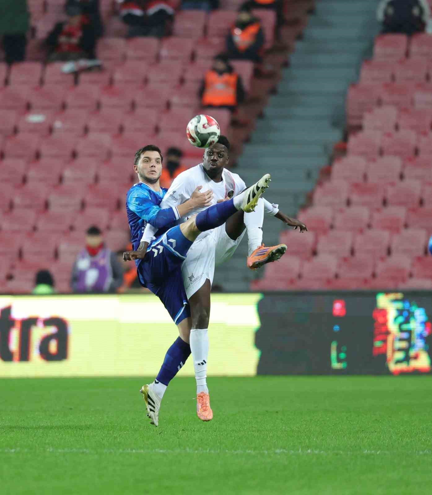 Trendyol Süper Lig: Samsunspor: 0 - Gaziantep FK: 0 (İlk yarı)
Trendyol Süper Lig: Samsunspor: 0 - Gaziantep FK: 0 (İlk yarı)