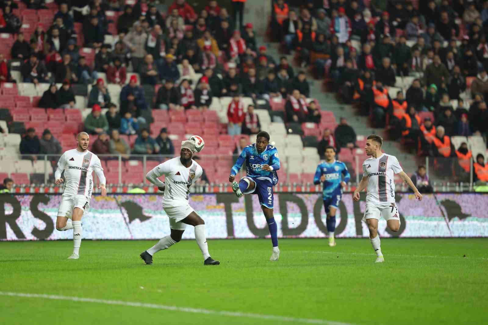 Trendyol Süper Lig: Samsunspor: 0 - Gaziantep FK: 0 (İlk yarı)
Trendyol Süper Lig: Samsunspor: 0 - Gaziantep FK: 0 (İlk yarı)