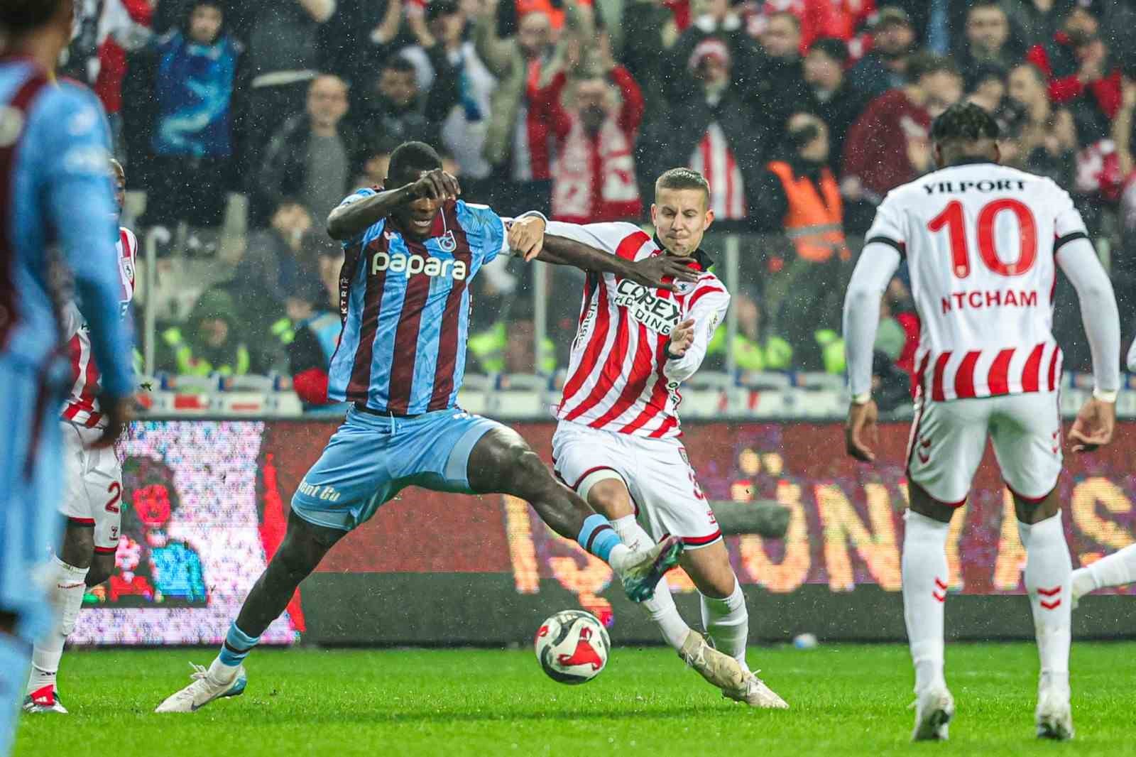 Trendyol Süper Lig: Samsunspor: 0 - Trabzonspor: 1 (İlk yarı)

